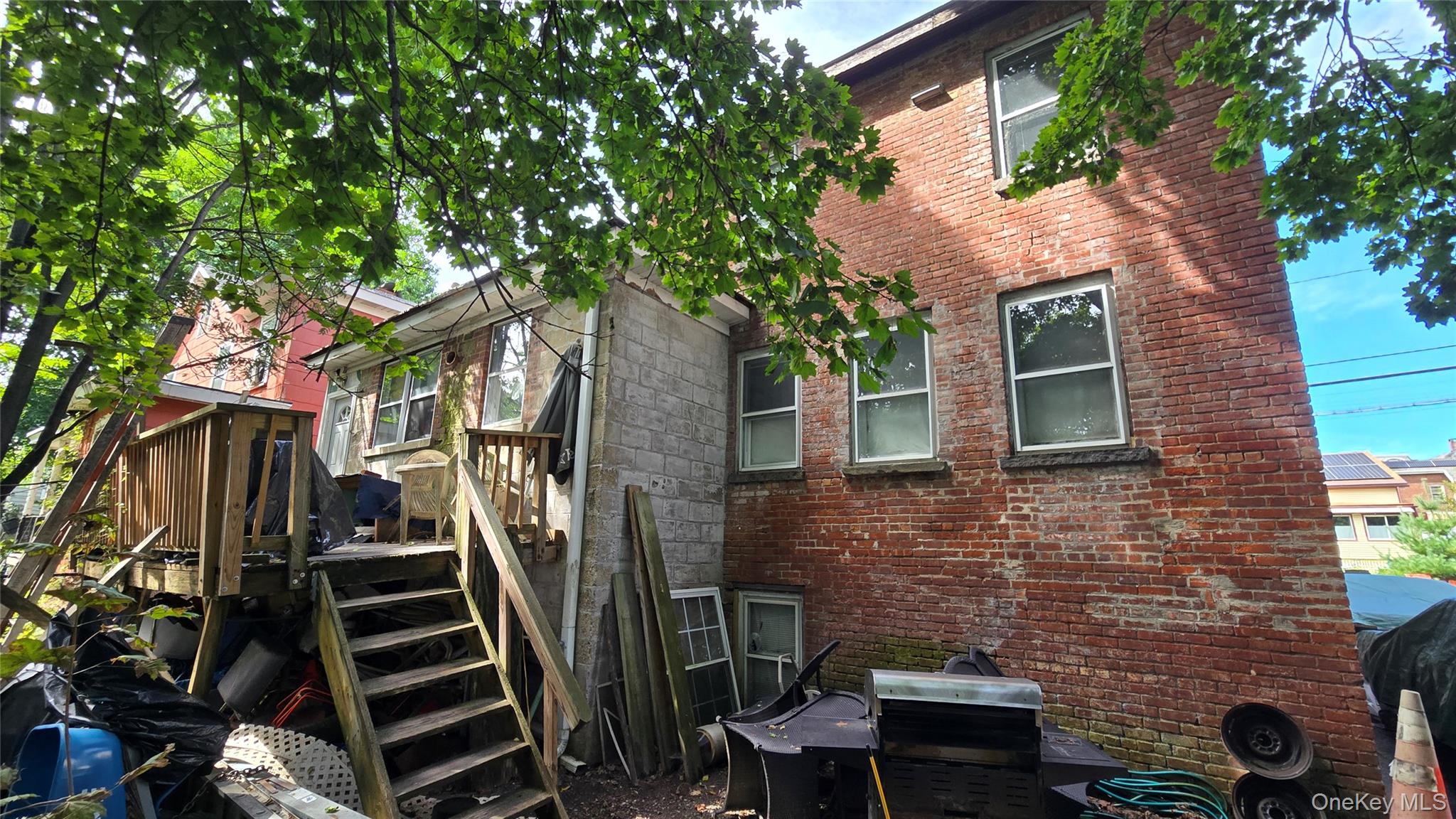 24 S Elm Street Property Photo 2