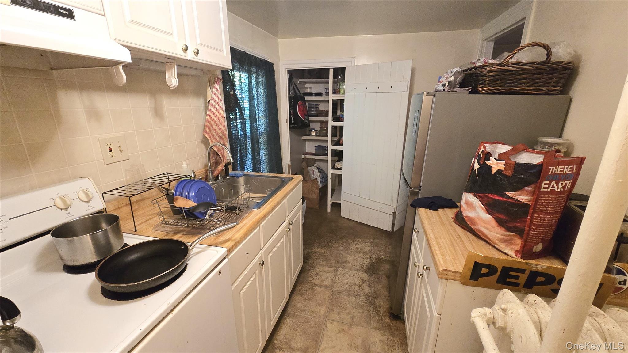 24 S Elm Street Property Photo 8