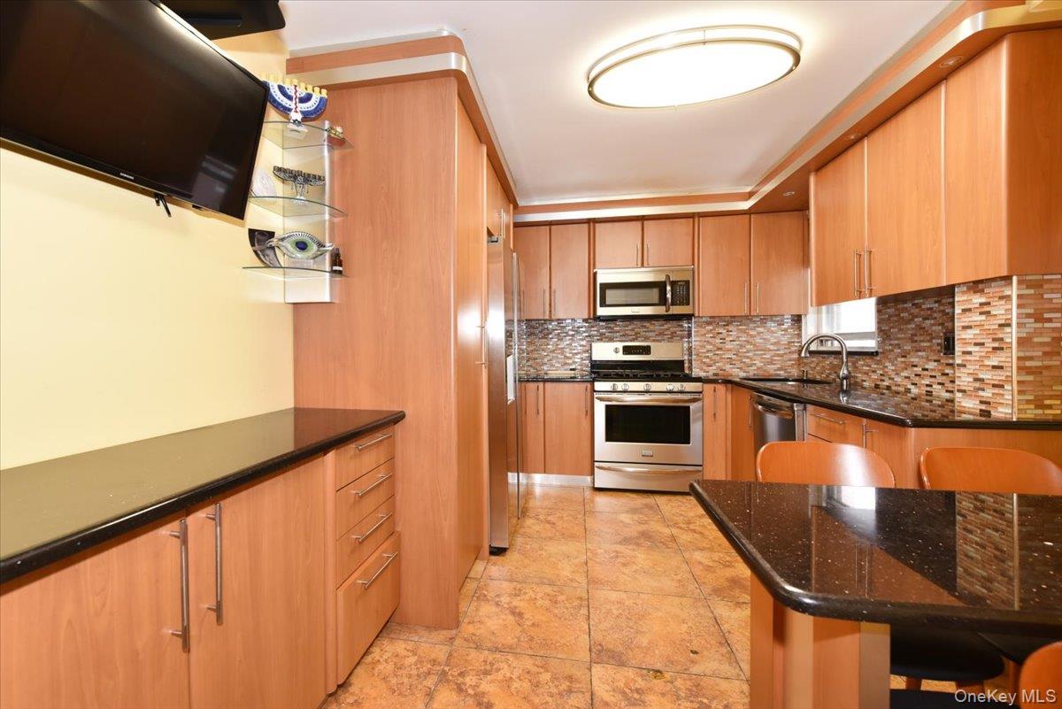 9737 63rd Road 10e Property Photo 16