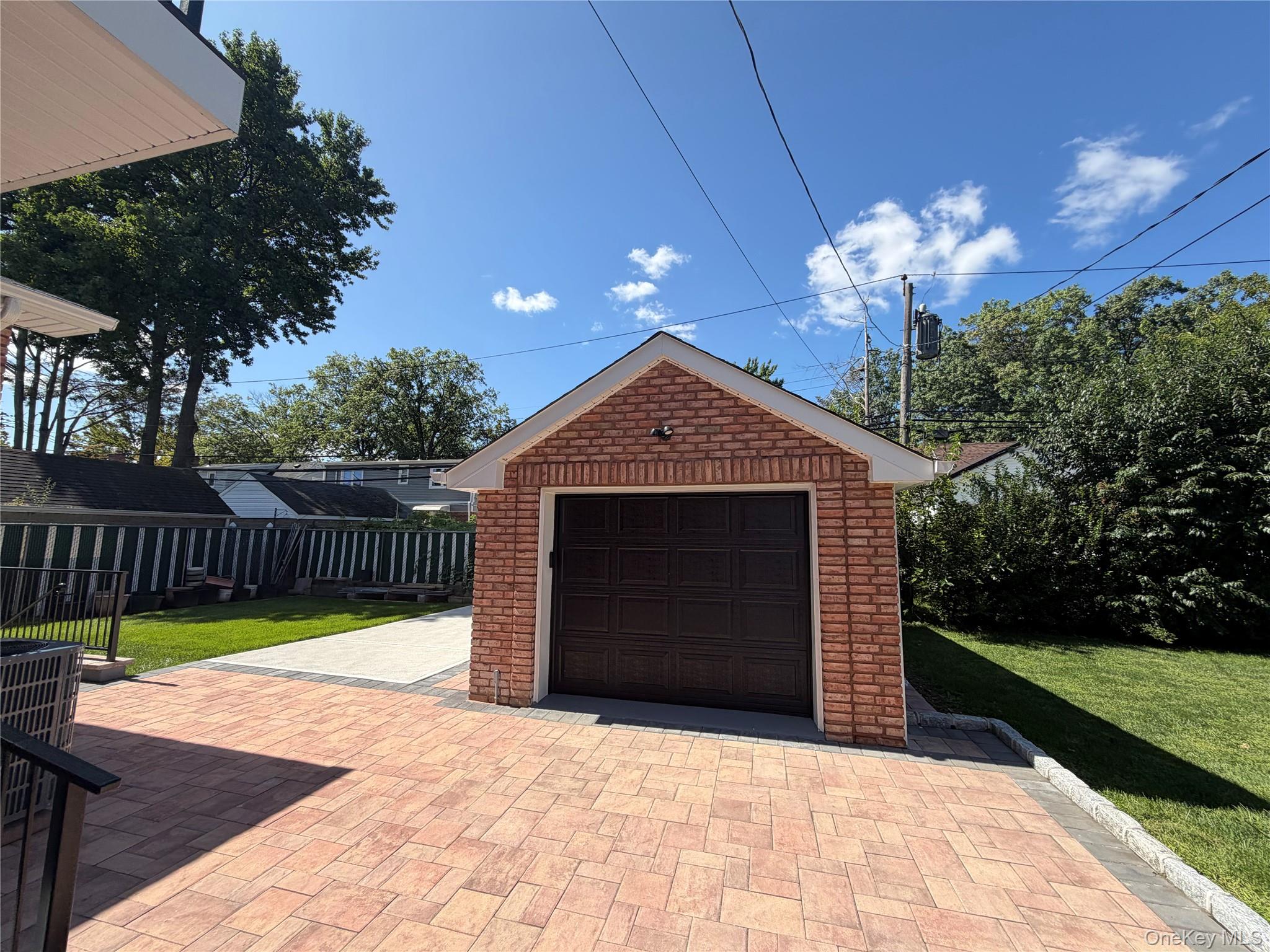 1519 New Hyde Park Drive Property Photo 3
