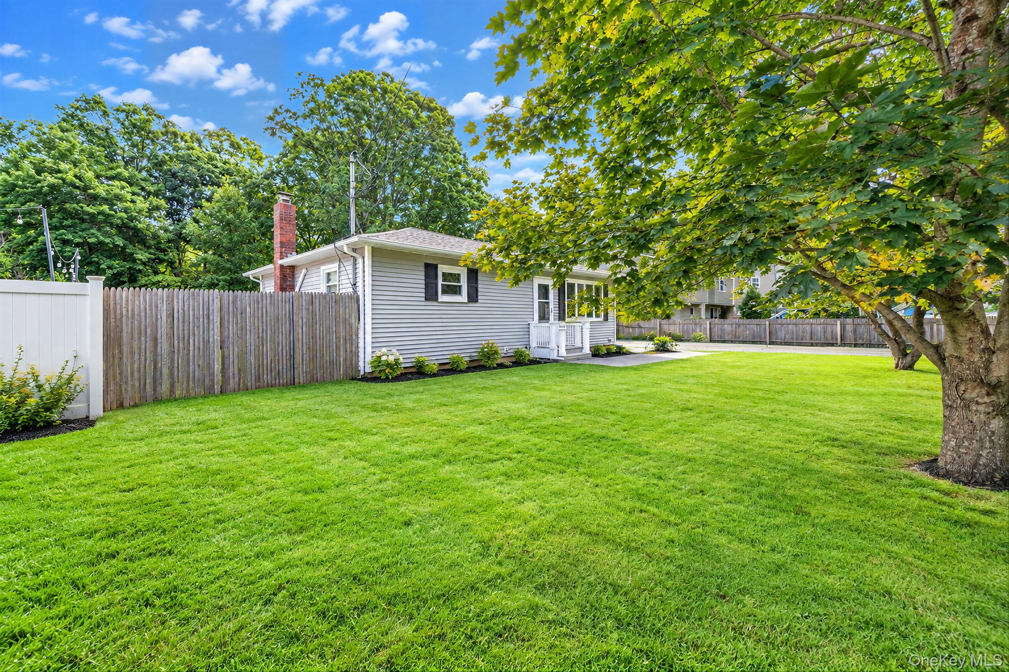 33 Pine Cone Street Property Photo 2