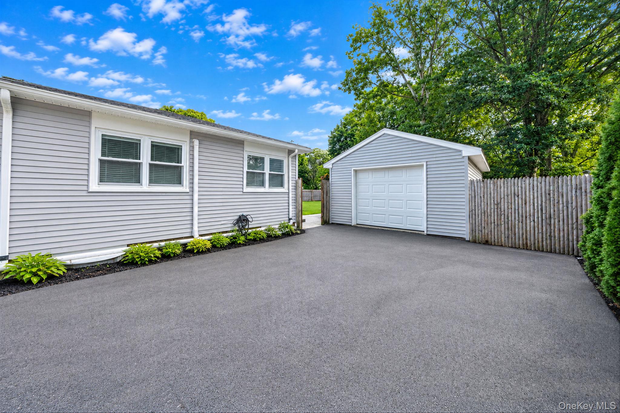 33 Pine Cone Street Property Photo 3