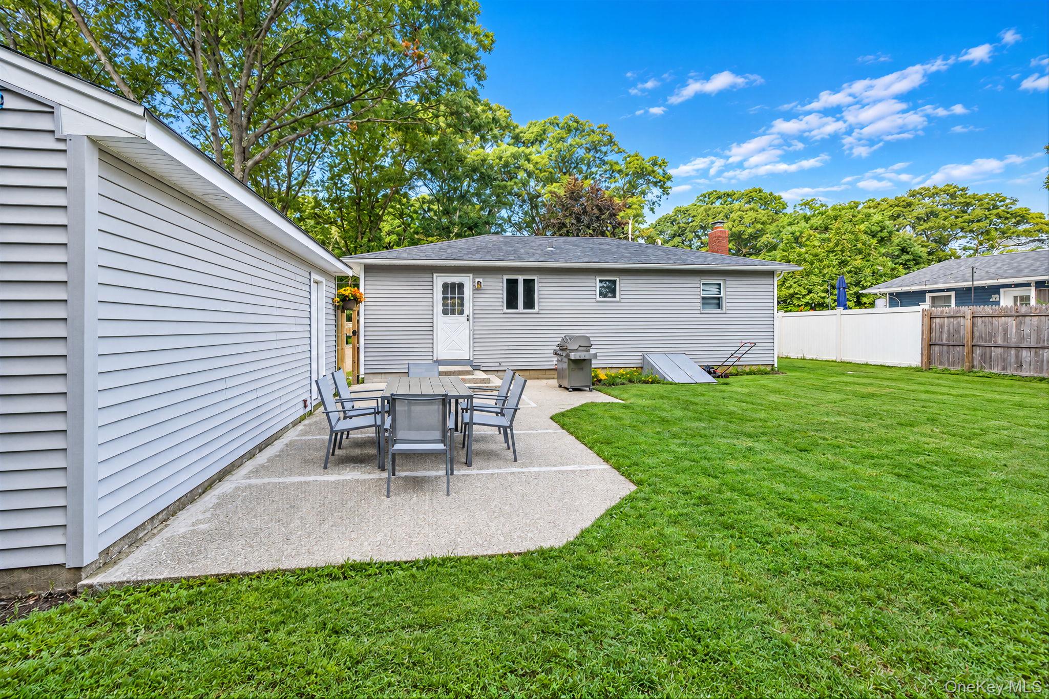 33 Pine Cone Street Property Photo 7
