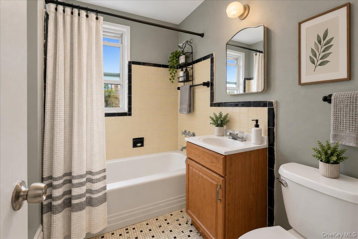 150 Ravine Avenue 3b Property Photo 8