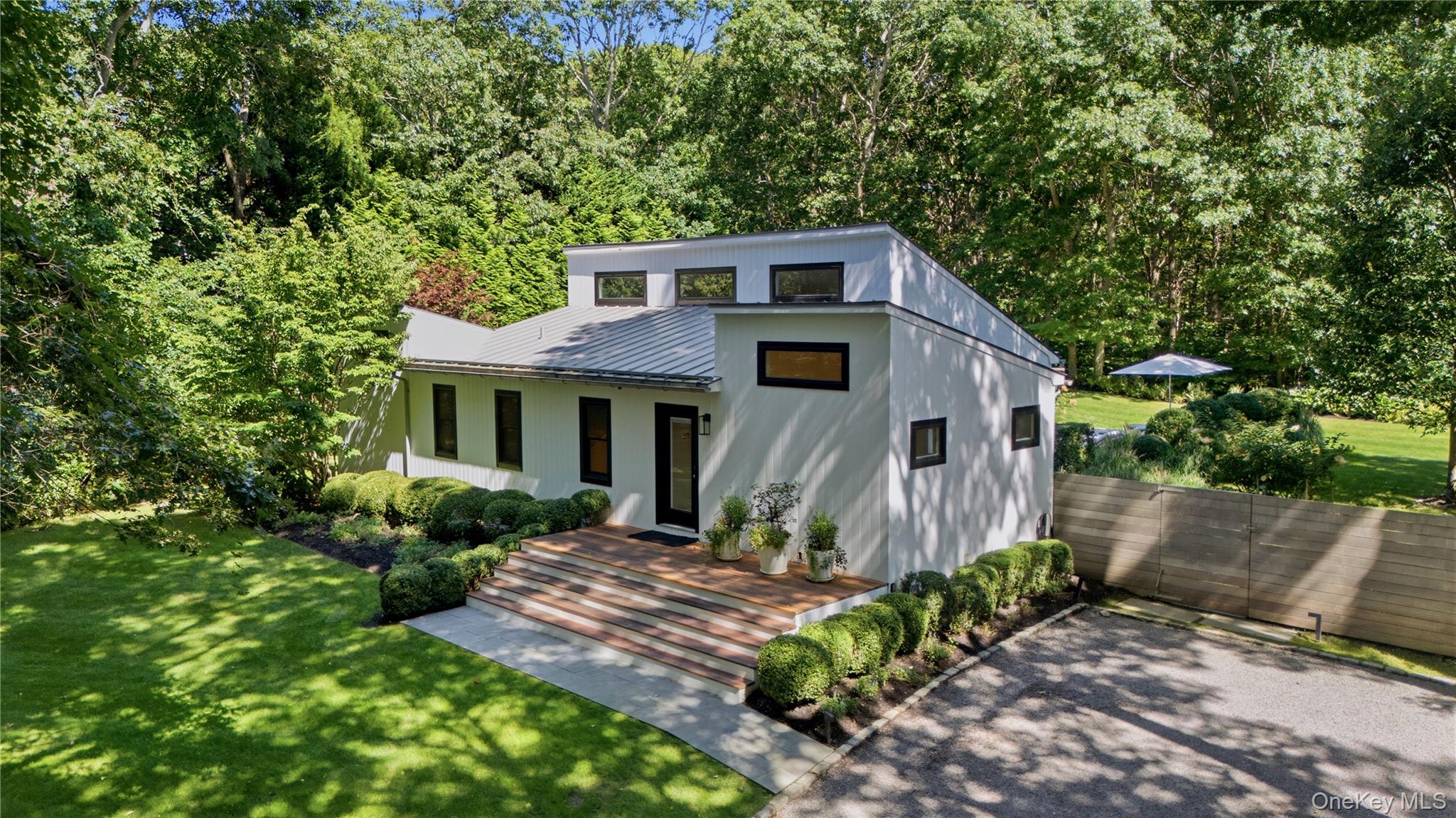 12 Surrey Court Property Photo 2