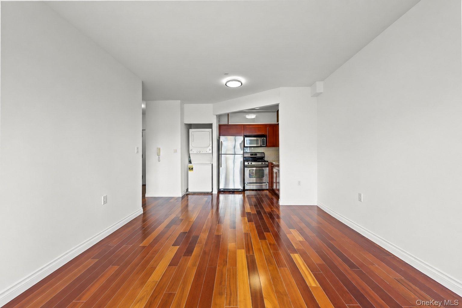30-85 Vernon Boulevard 6e Property Photo 4