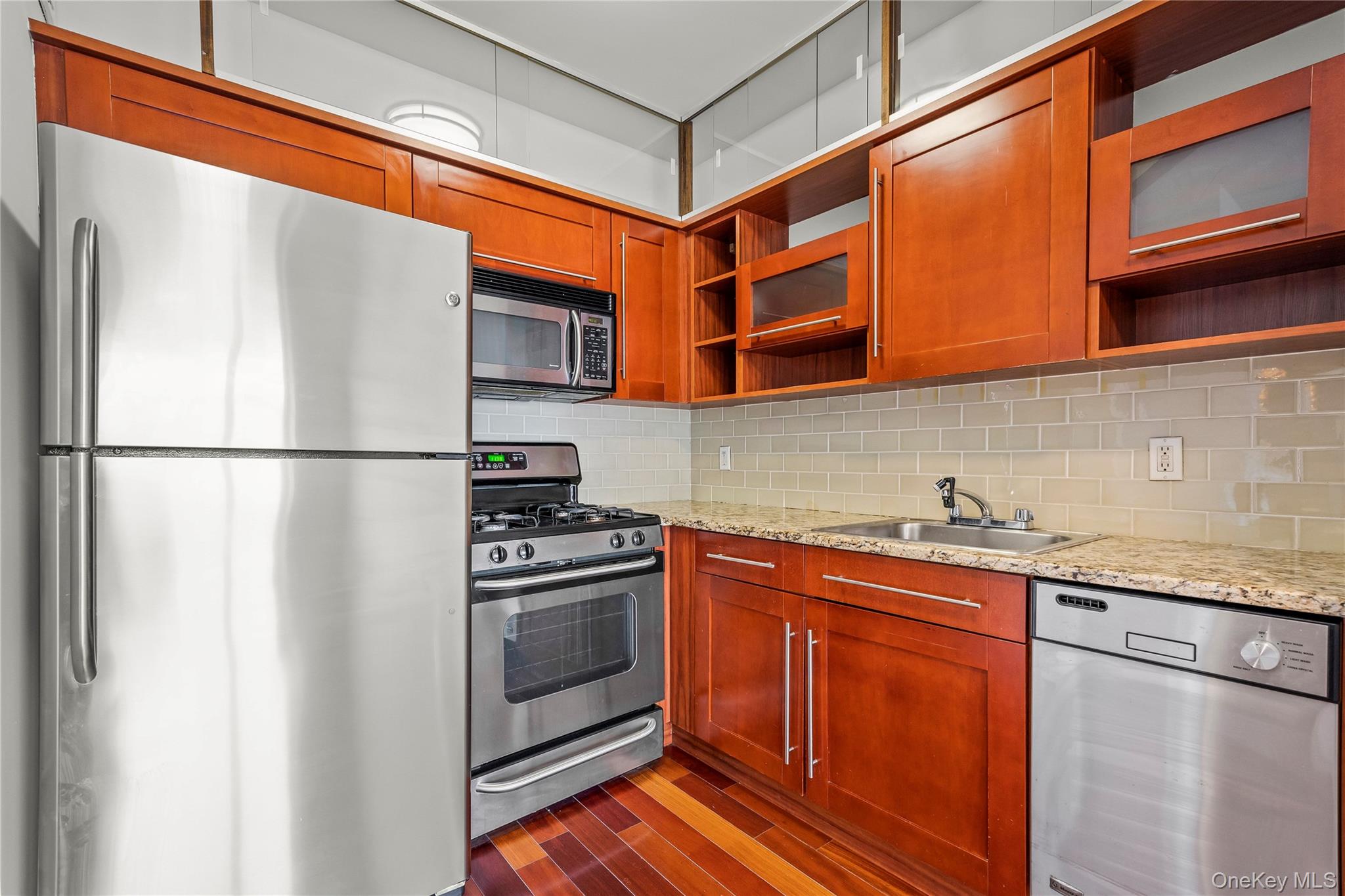 30-85 Vernon Boulevard 6e Property Photo 5