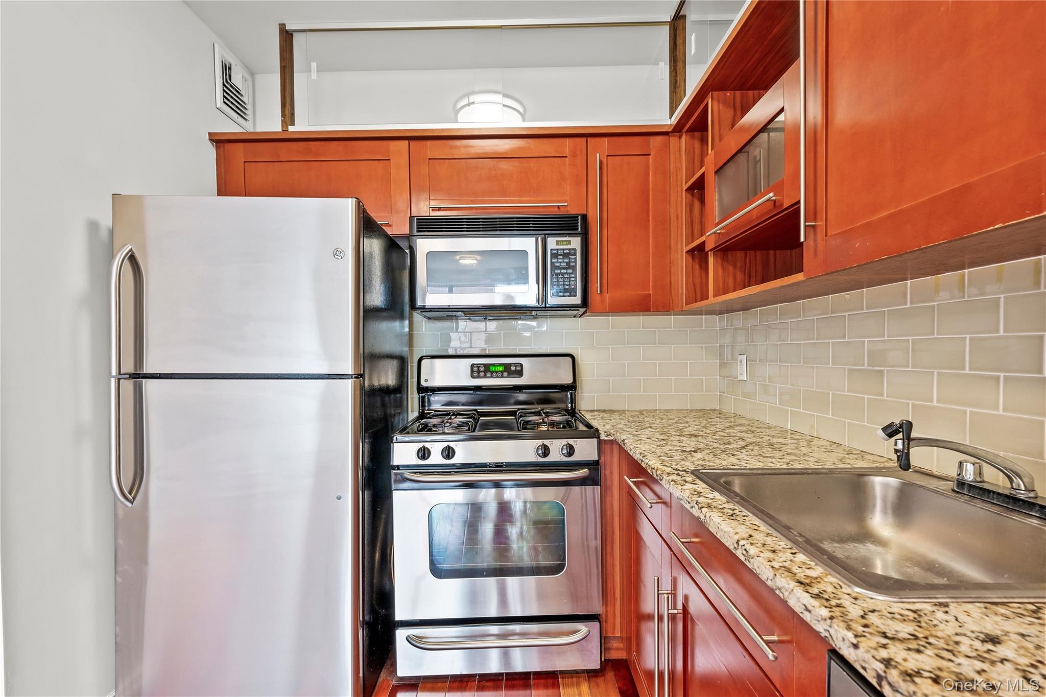 30-85 Vernon Boulevard 6e Property Photo 6