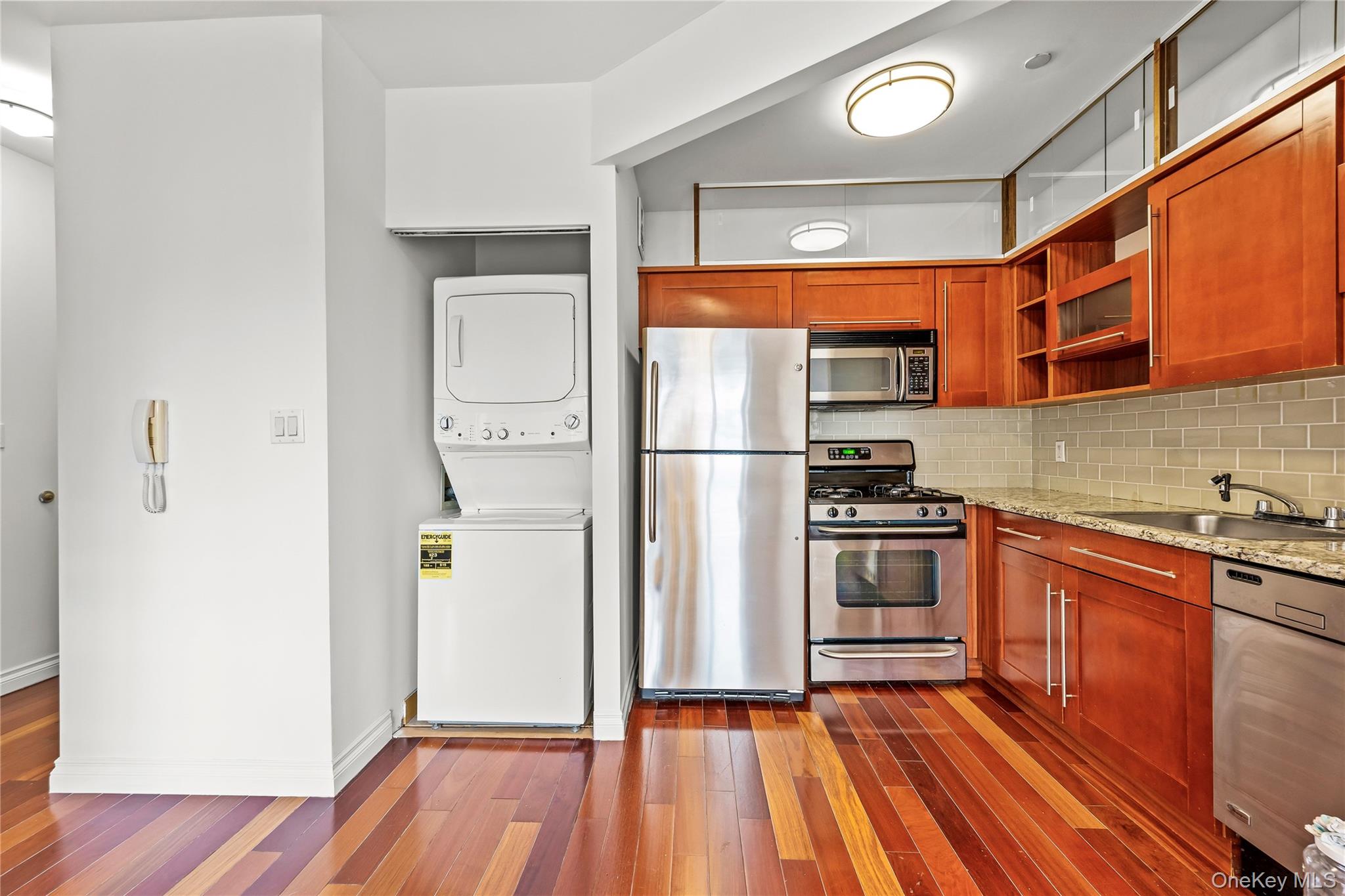 30-85 Vernon Boulevard 6e Property Photo 8