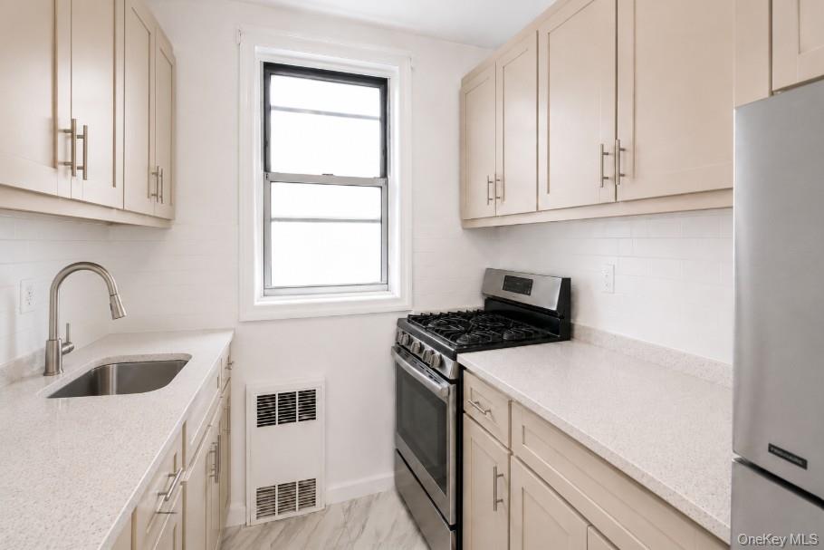 63-45 Saunders Street 3e Property Photo 6