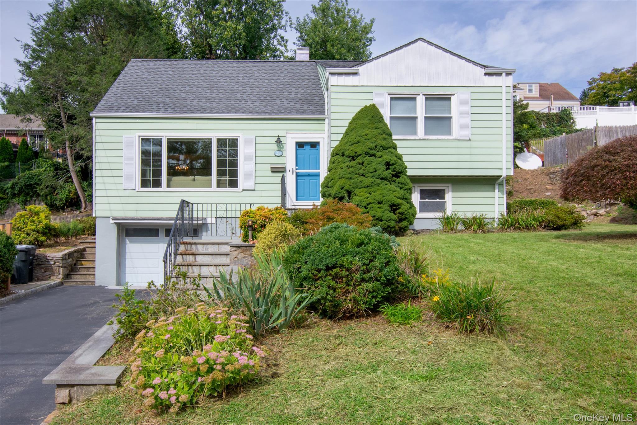 27 White Plains Avenue Property Photo 1