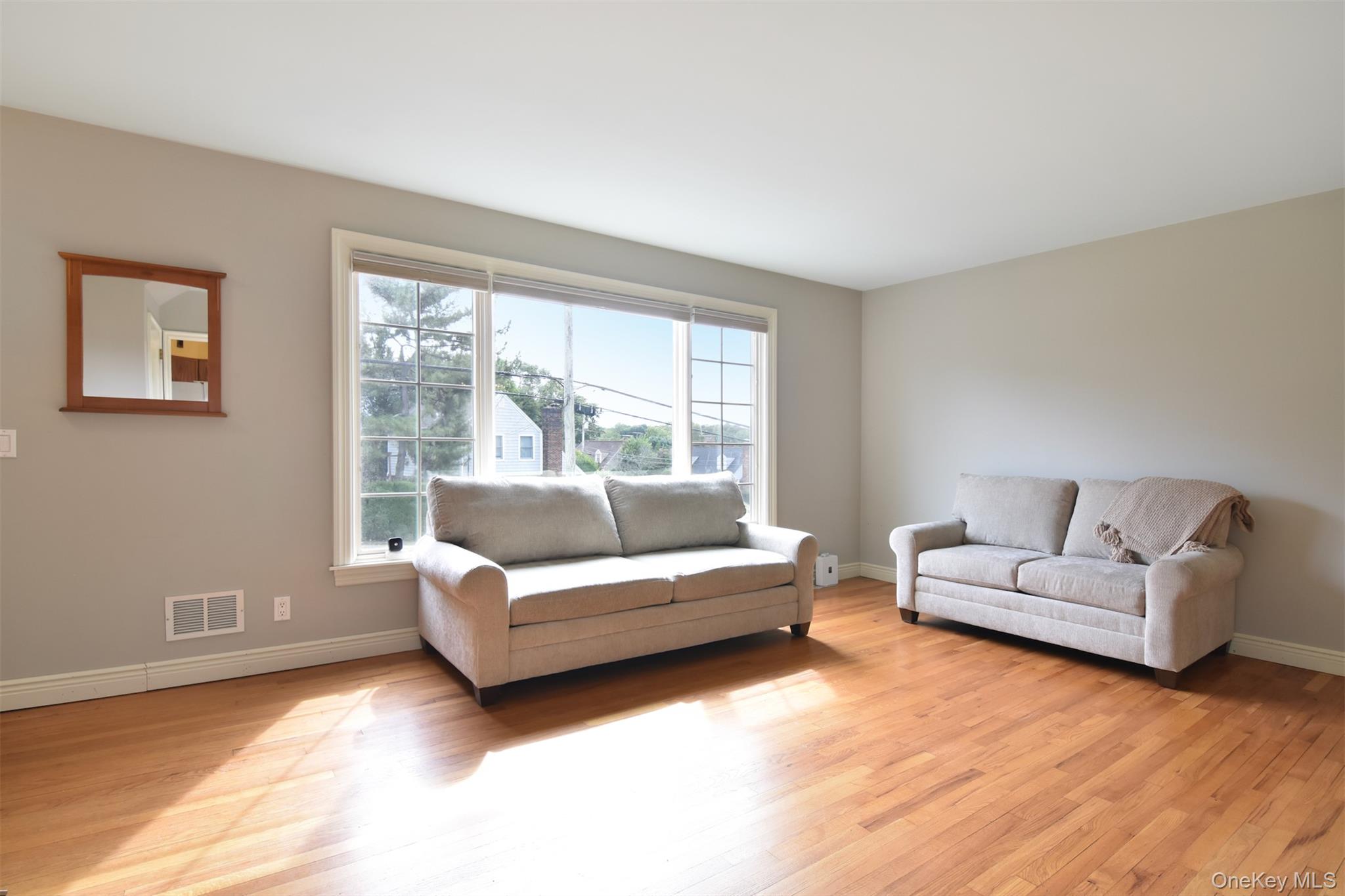 27 White Plains Avenue Property Photo 3