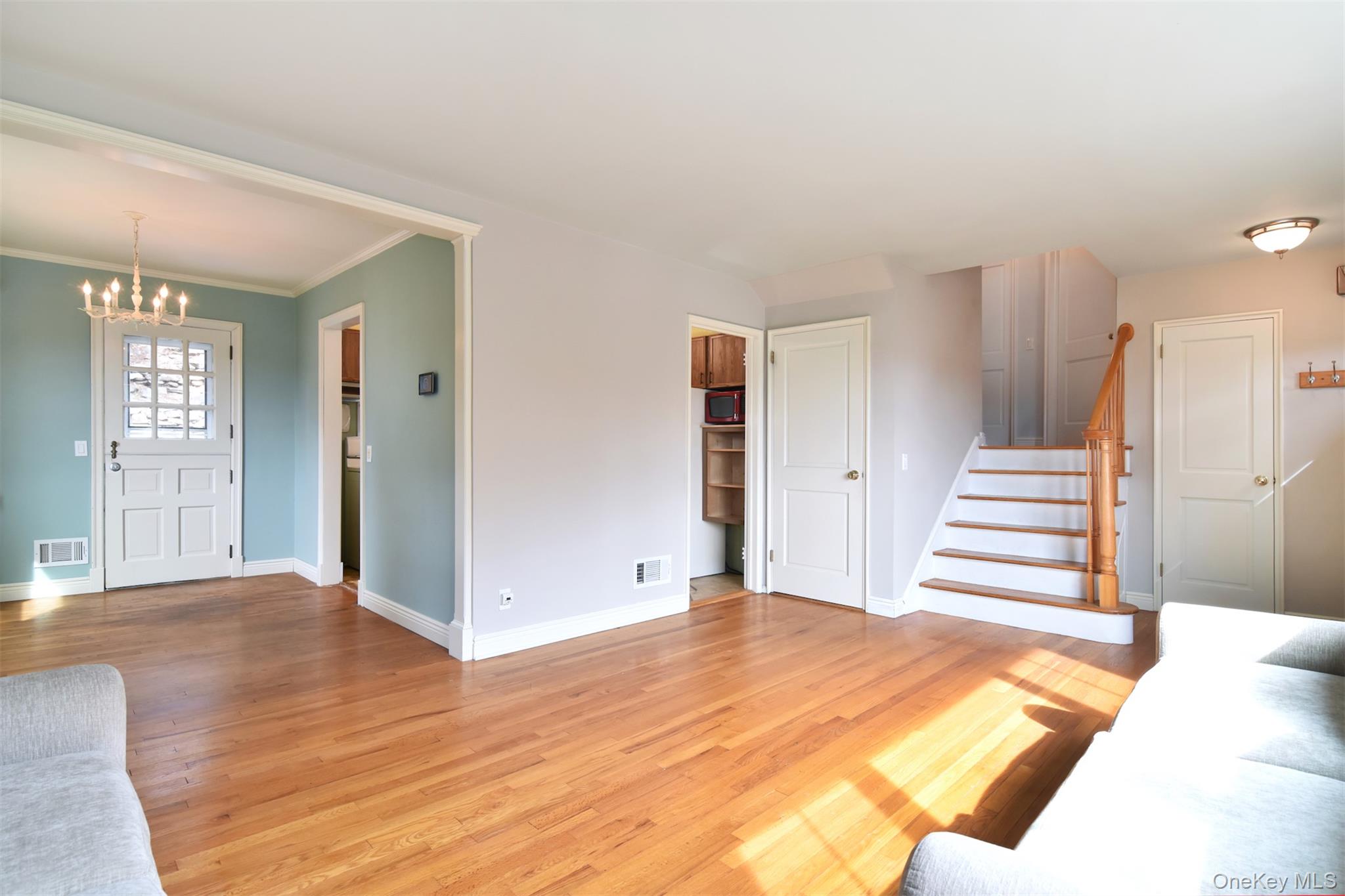27 White Plains Avenue Property Photo 5