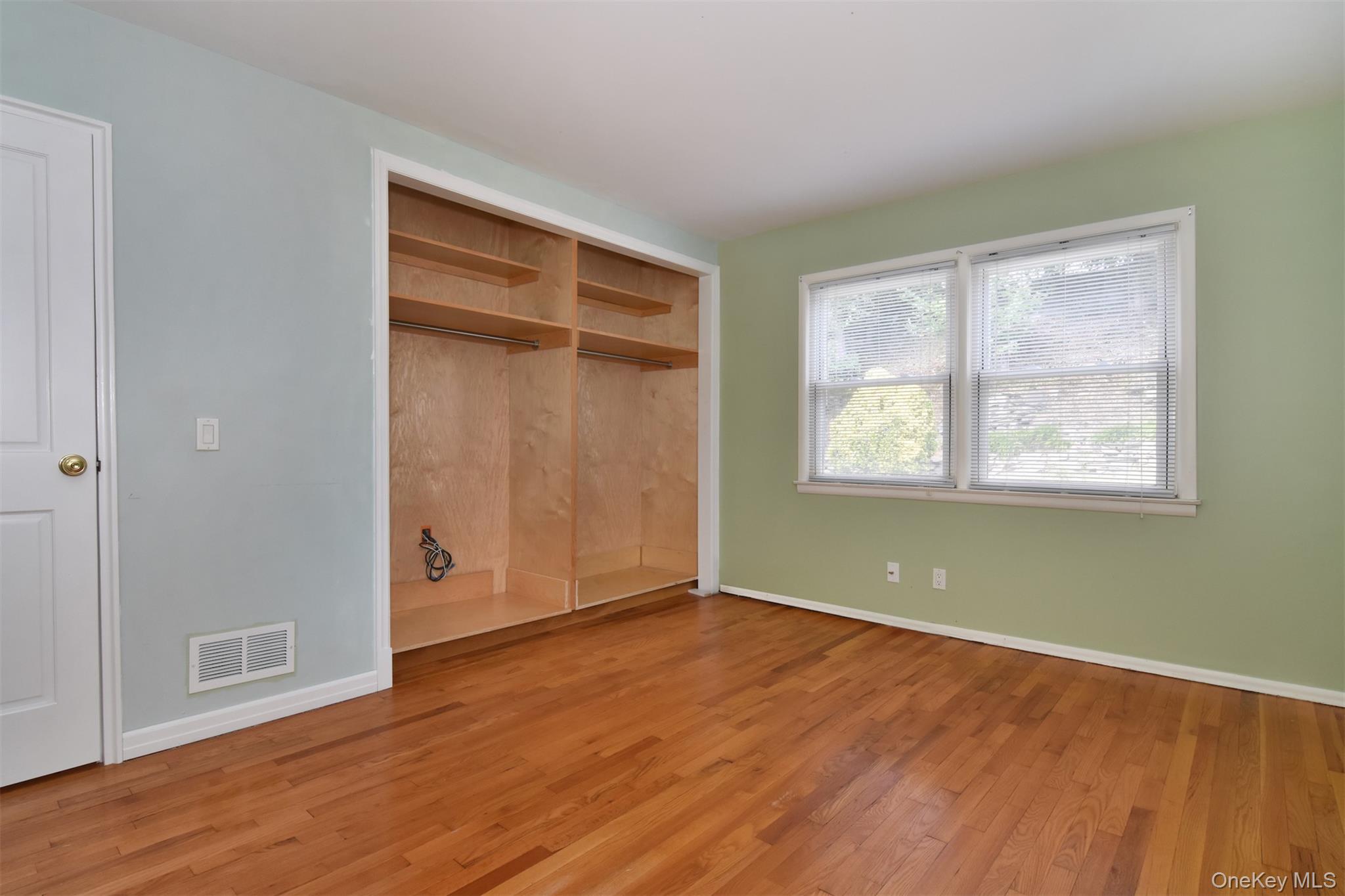 27 White Plains Avenue Property Photo 10