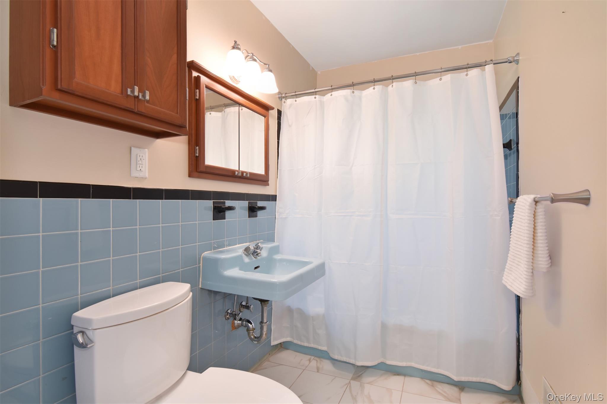 27 White Plains Avenue Property Photo 11