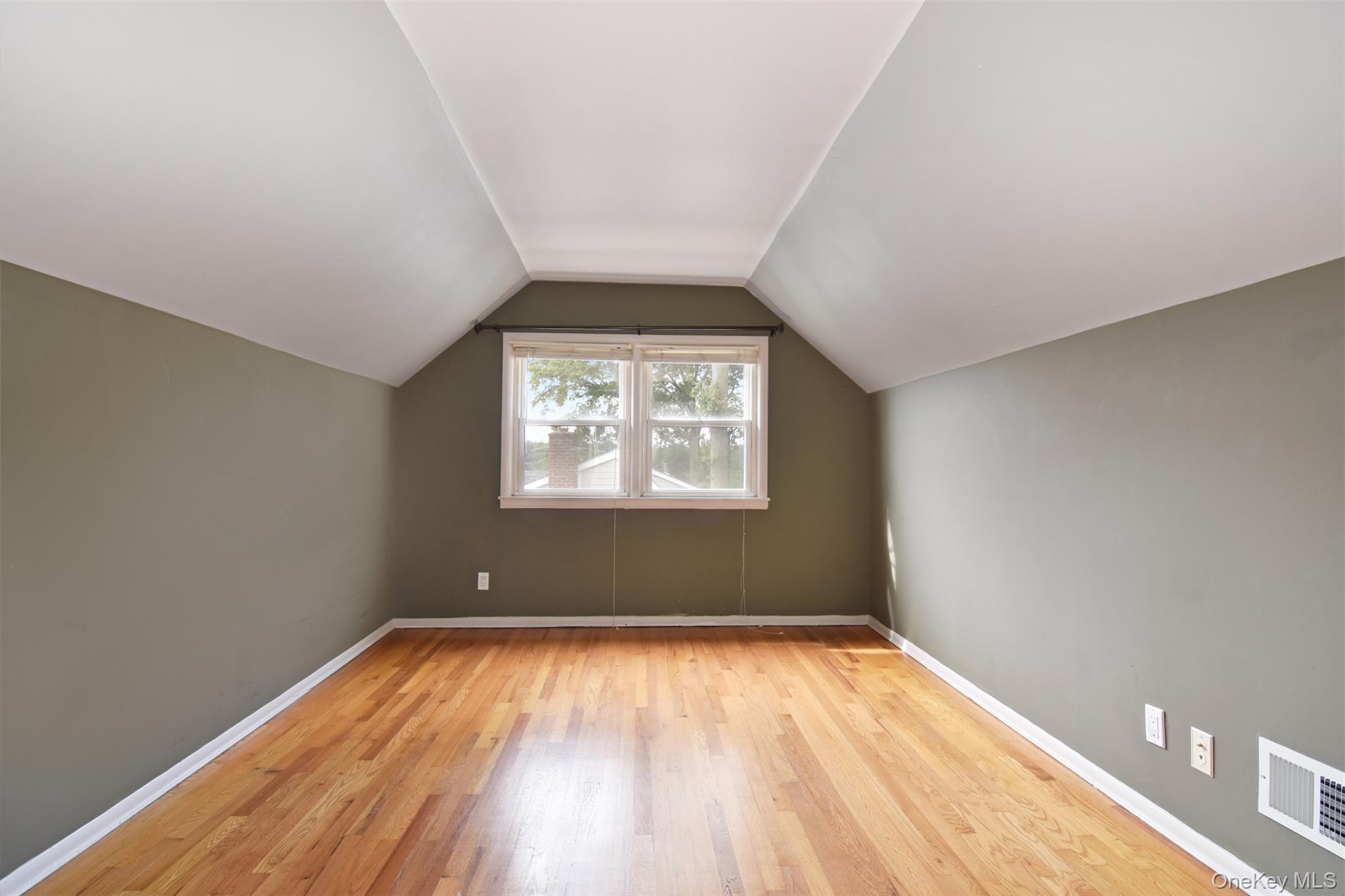 27 White Plains Avenue Property Photo 12