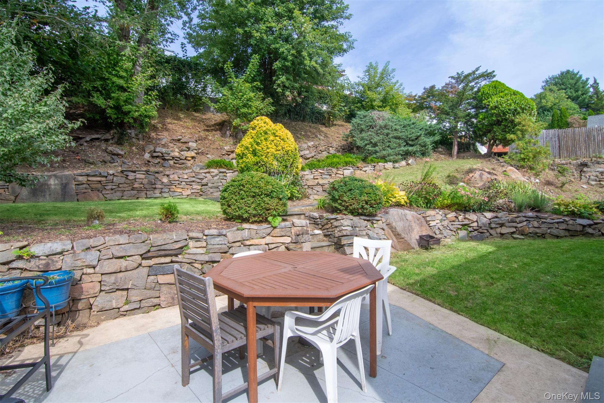 27 White Plains Avenue Property Photo 16