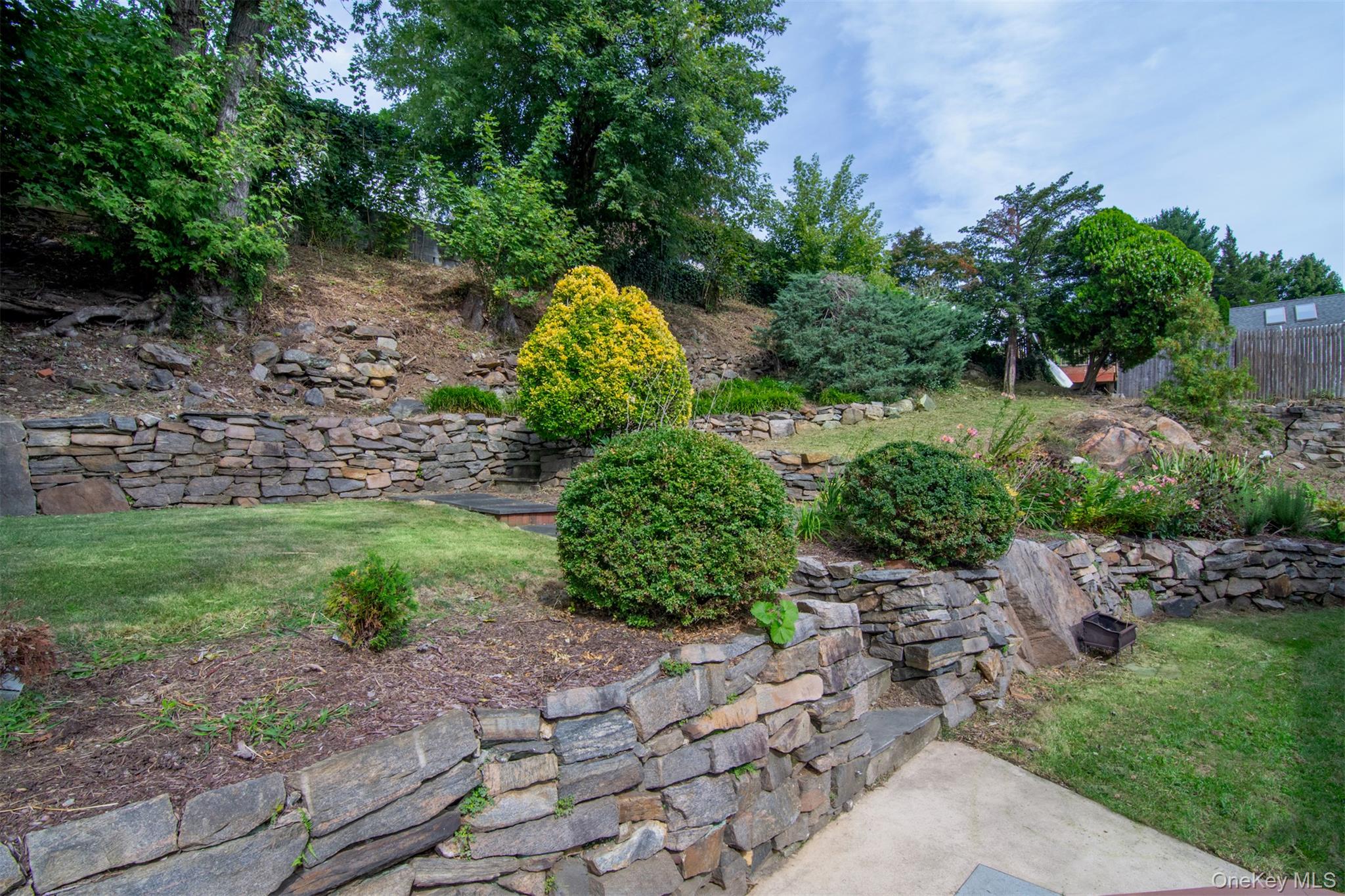 27 White Plains Avenue Property Photo 18