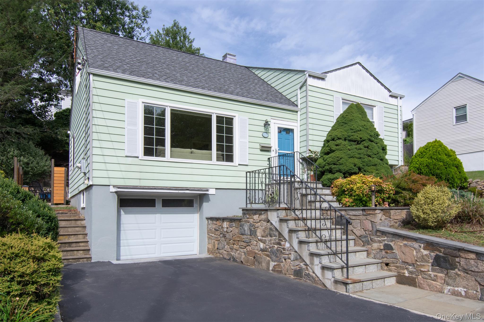 27 White Plains Avenue Property Photo 23