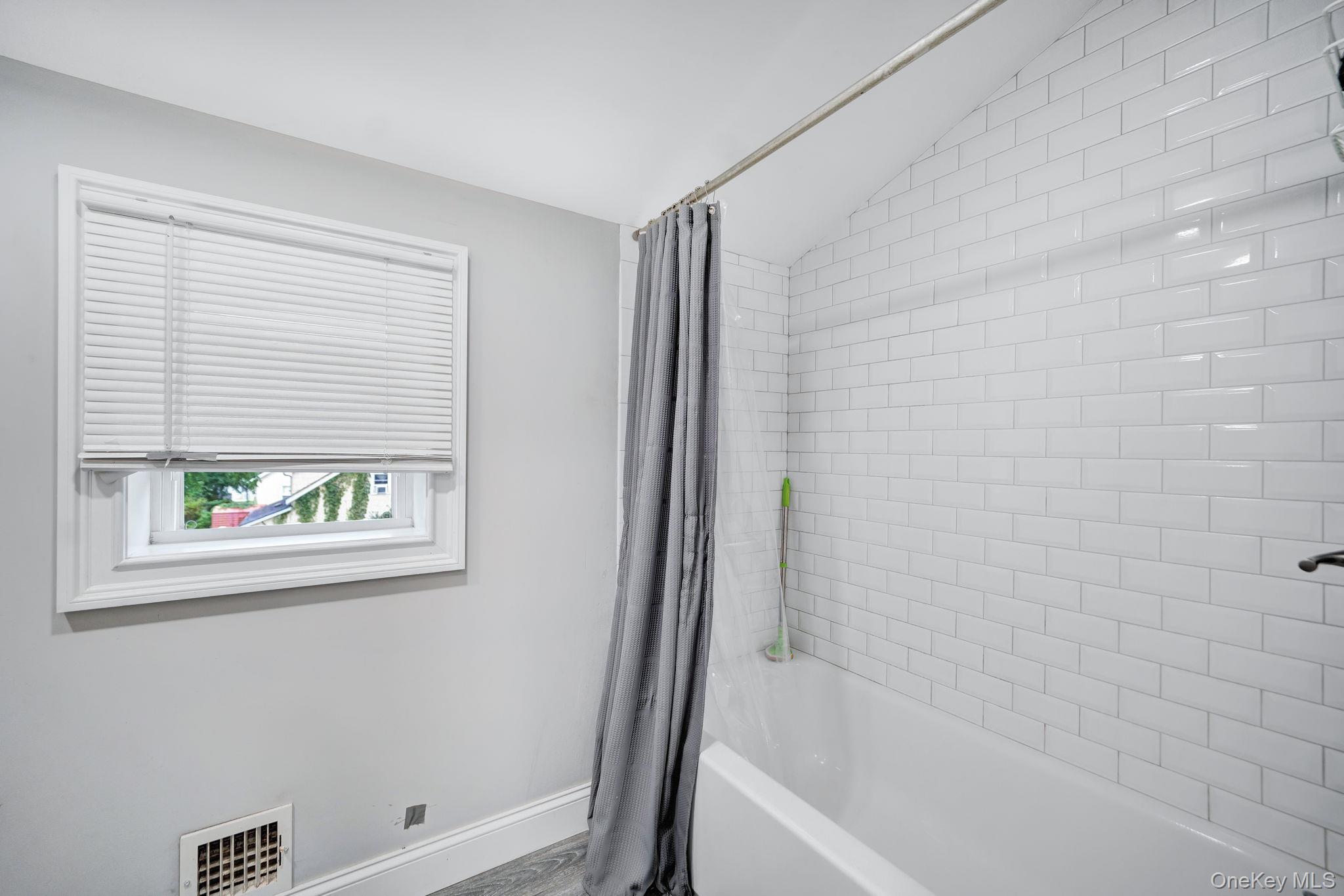 110 N Park Avenue Property Photo 28
