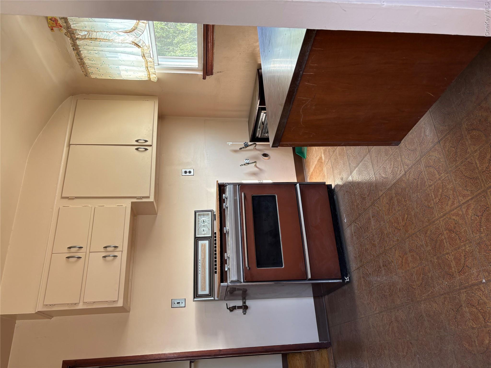 22 E Maple Street 2 Property Photo 10