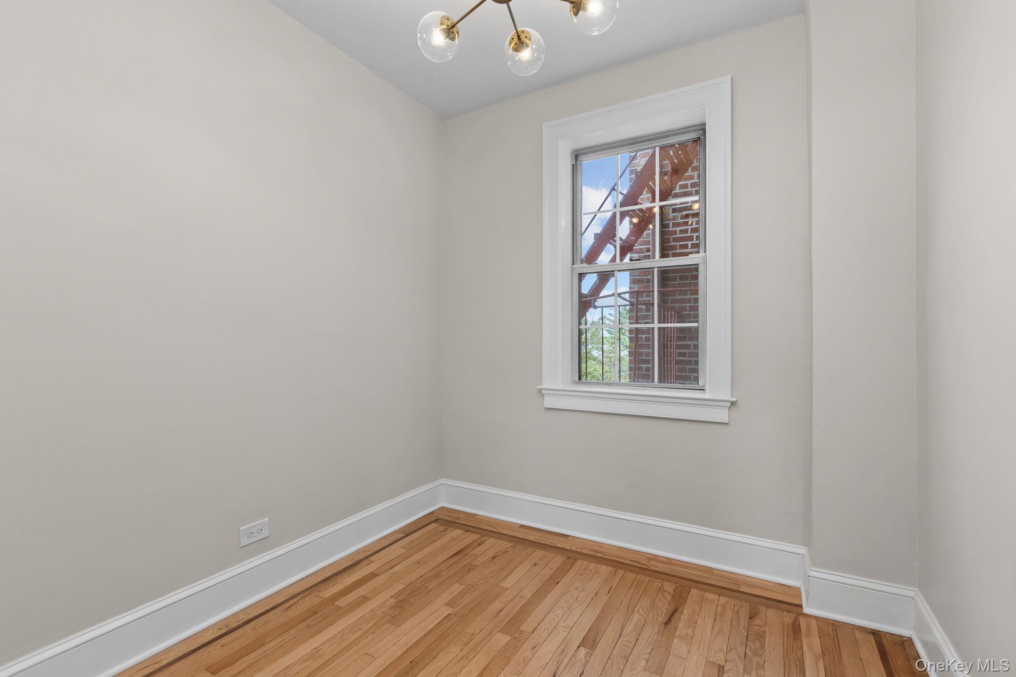 208 Centre Ave 4-b Property Photo 5