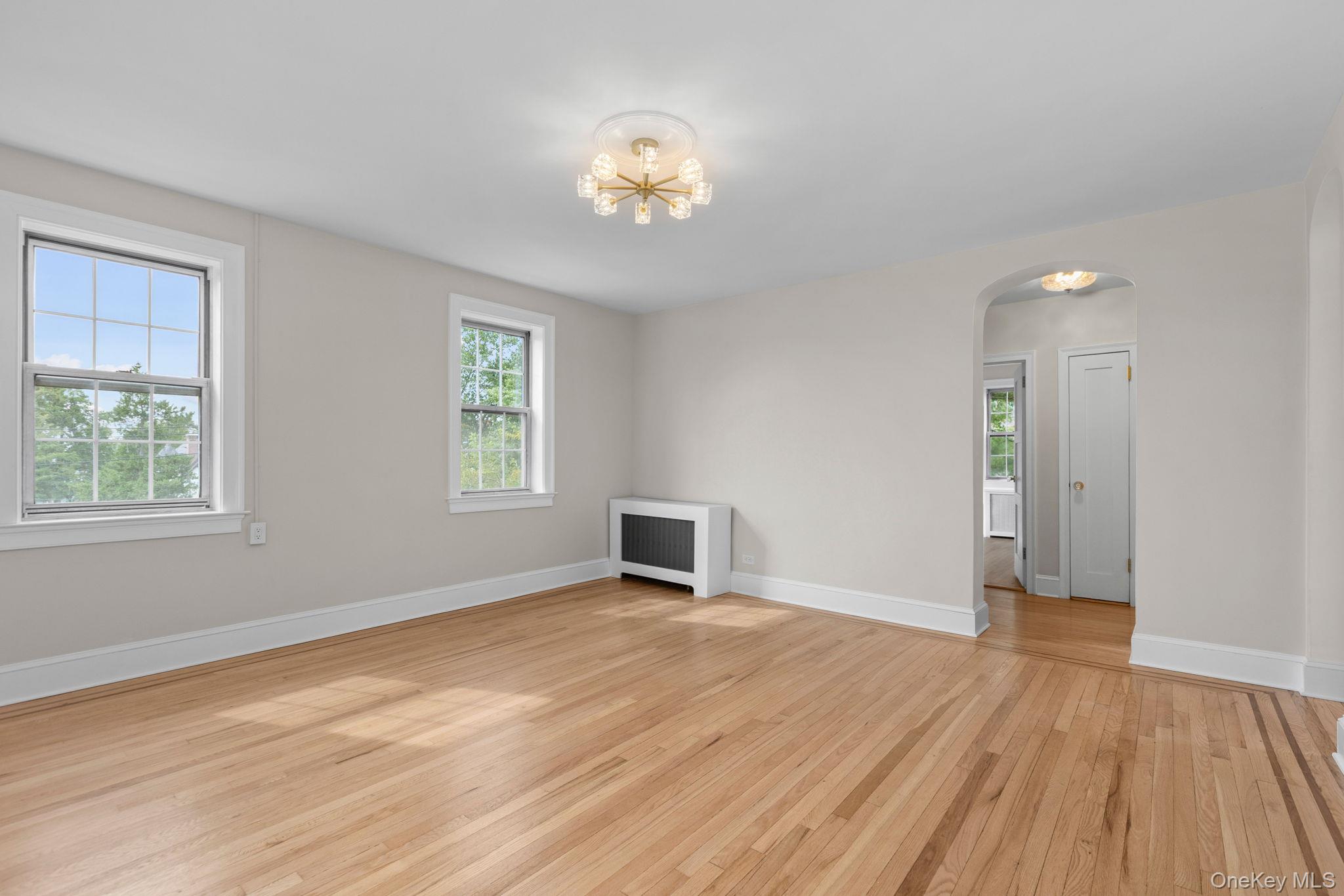 208 Centre Ave 4-b Property Photo 8