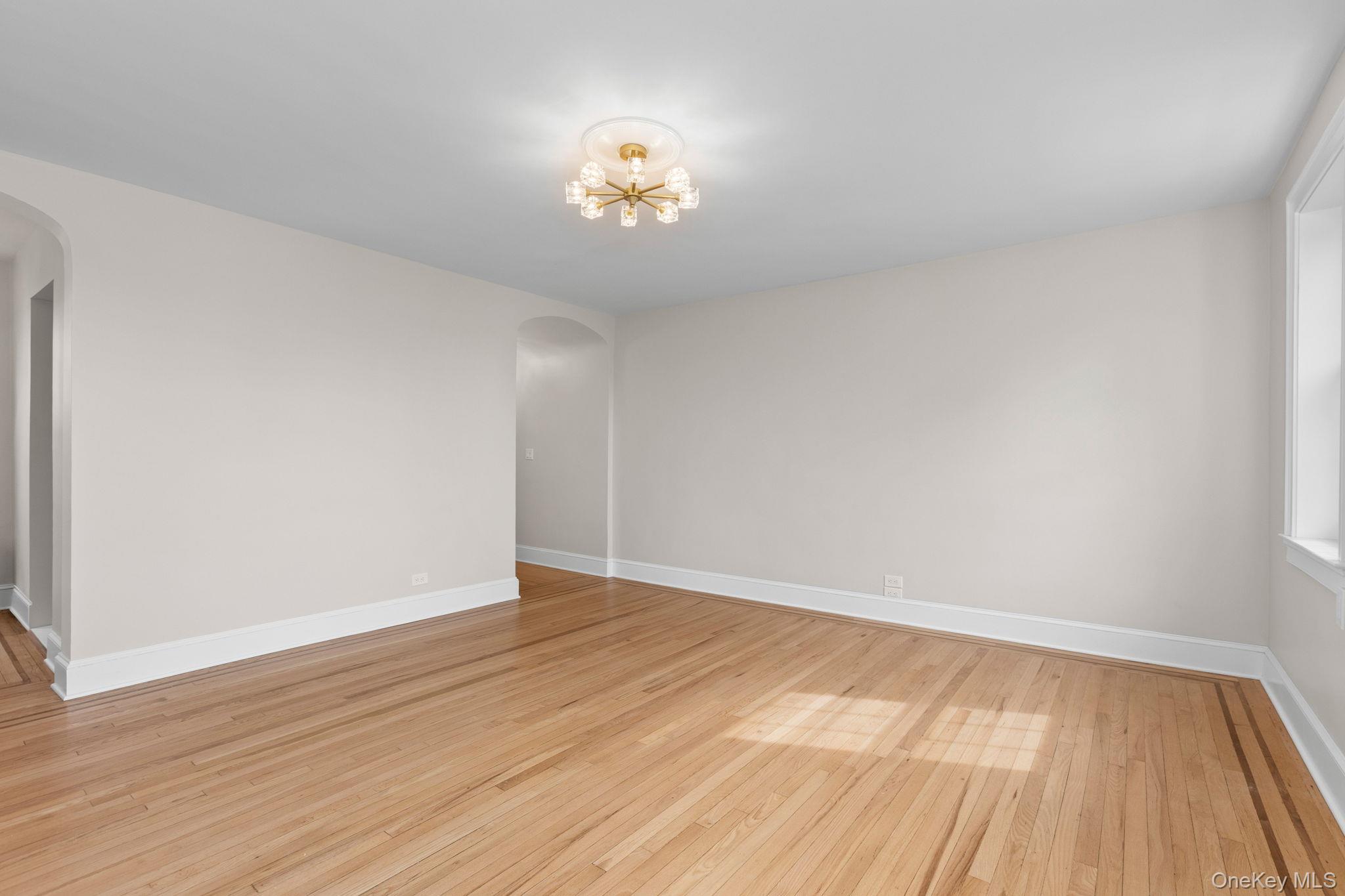 208 Centre Ave 4-b Property Photo 9