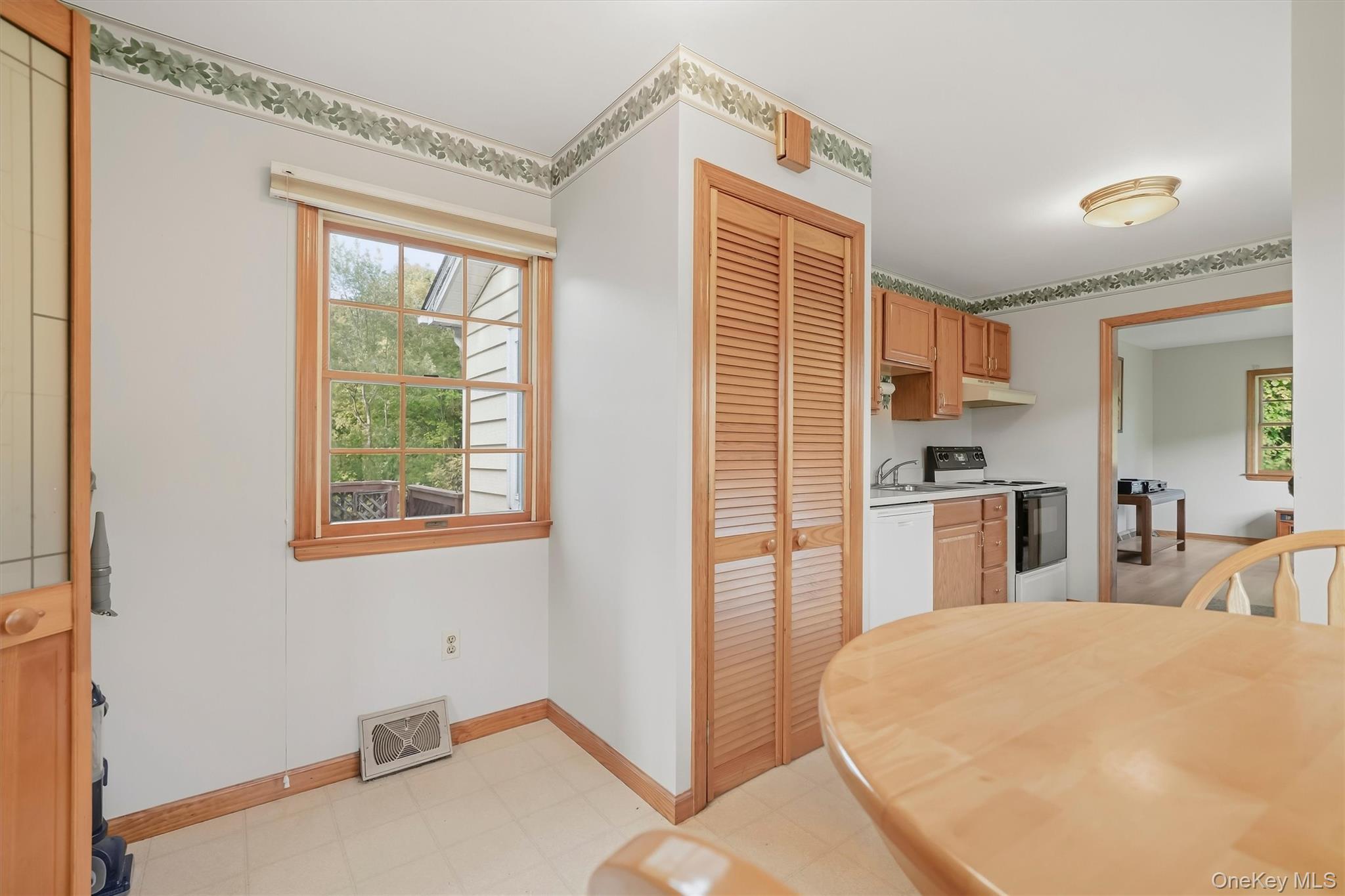 47 Orchard Lake Drive Property Photo 8