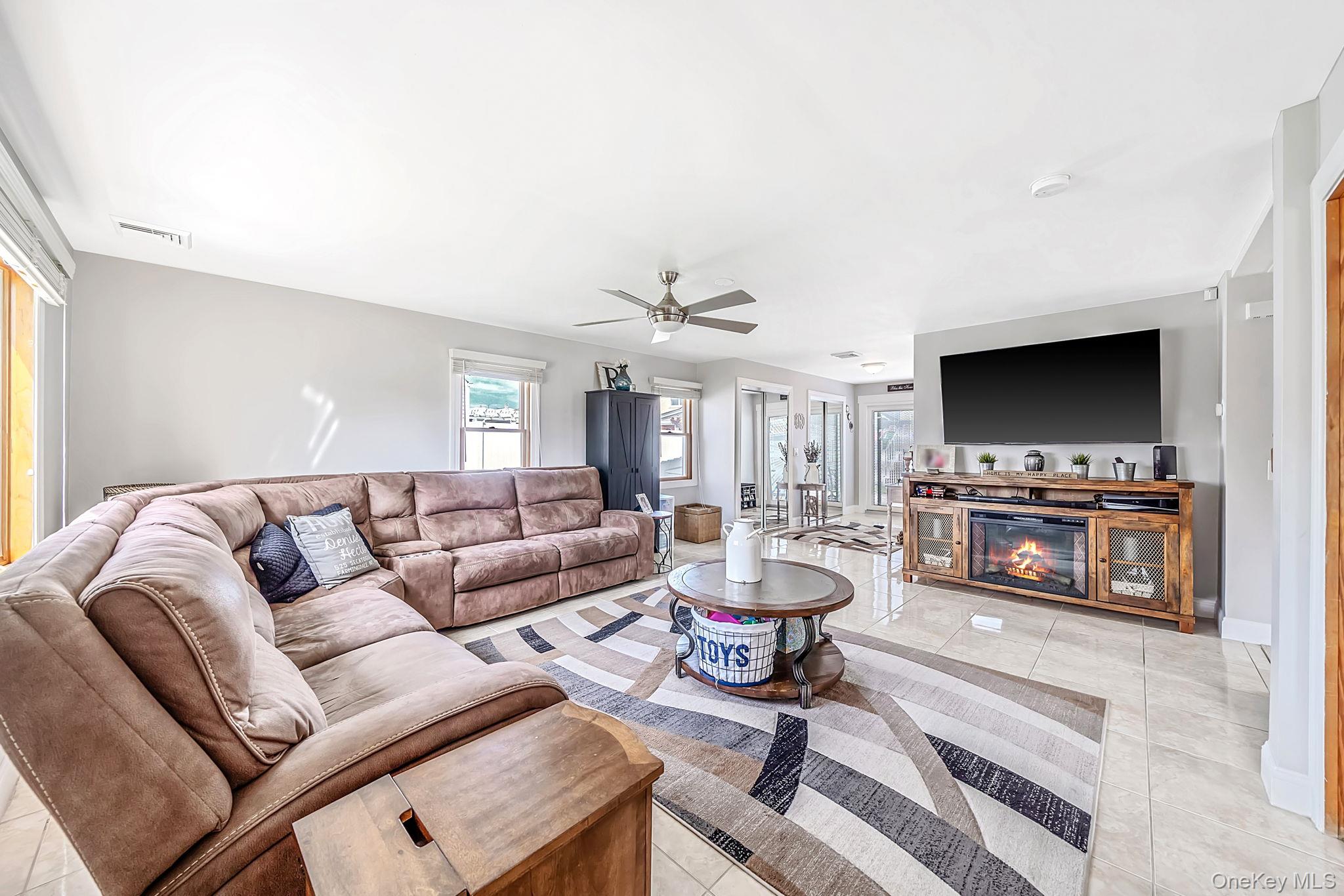 525 Secatogue Avenue Property Photo 4