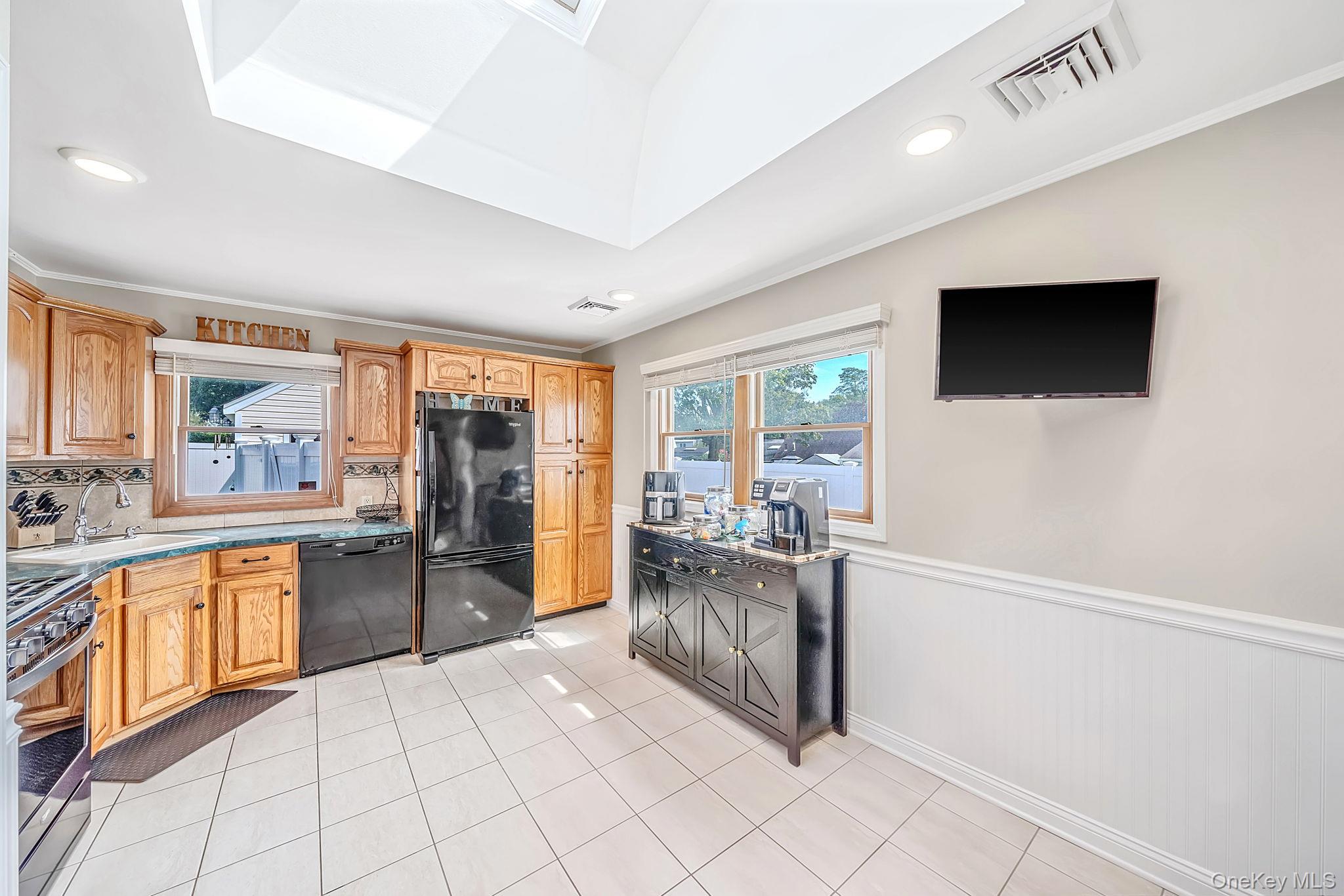 525 Secatogue Avenue Property Photo 10
