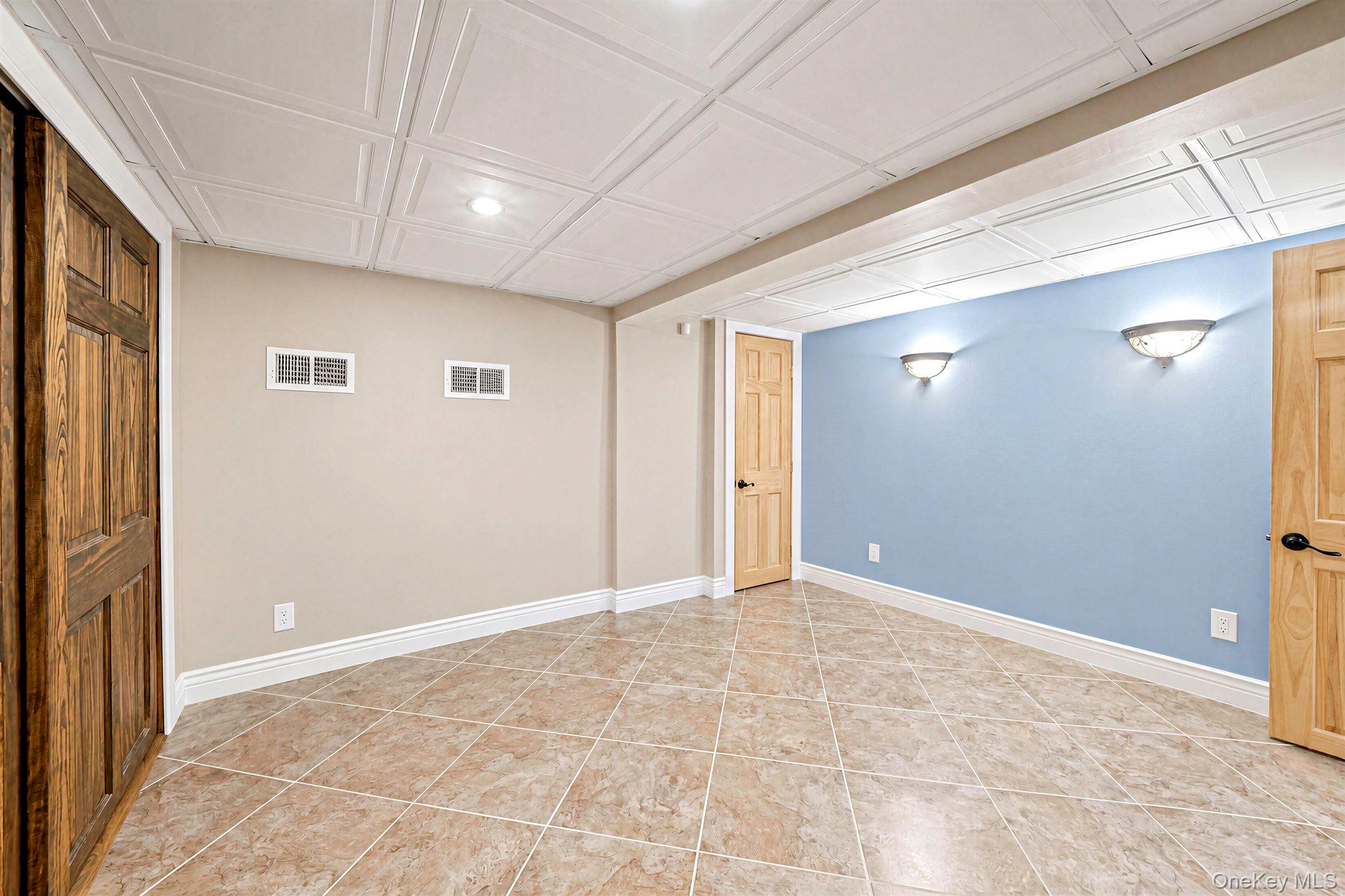 525 Secatogue Avenue Property Photo 23