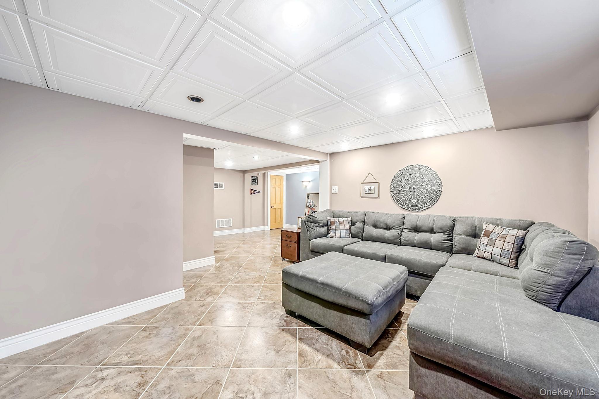 525 Secatogue Avenue Property Photo 24