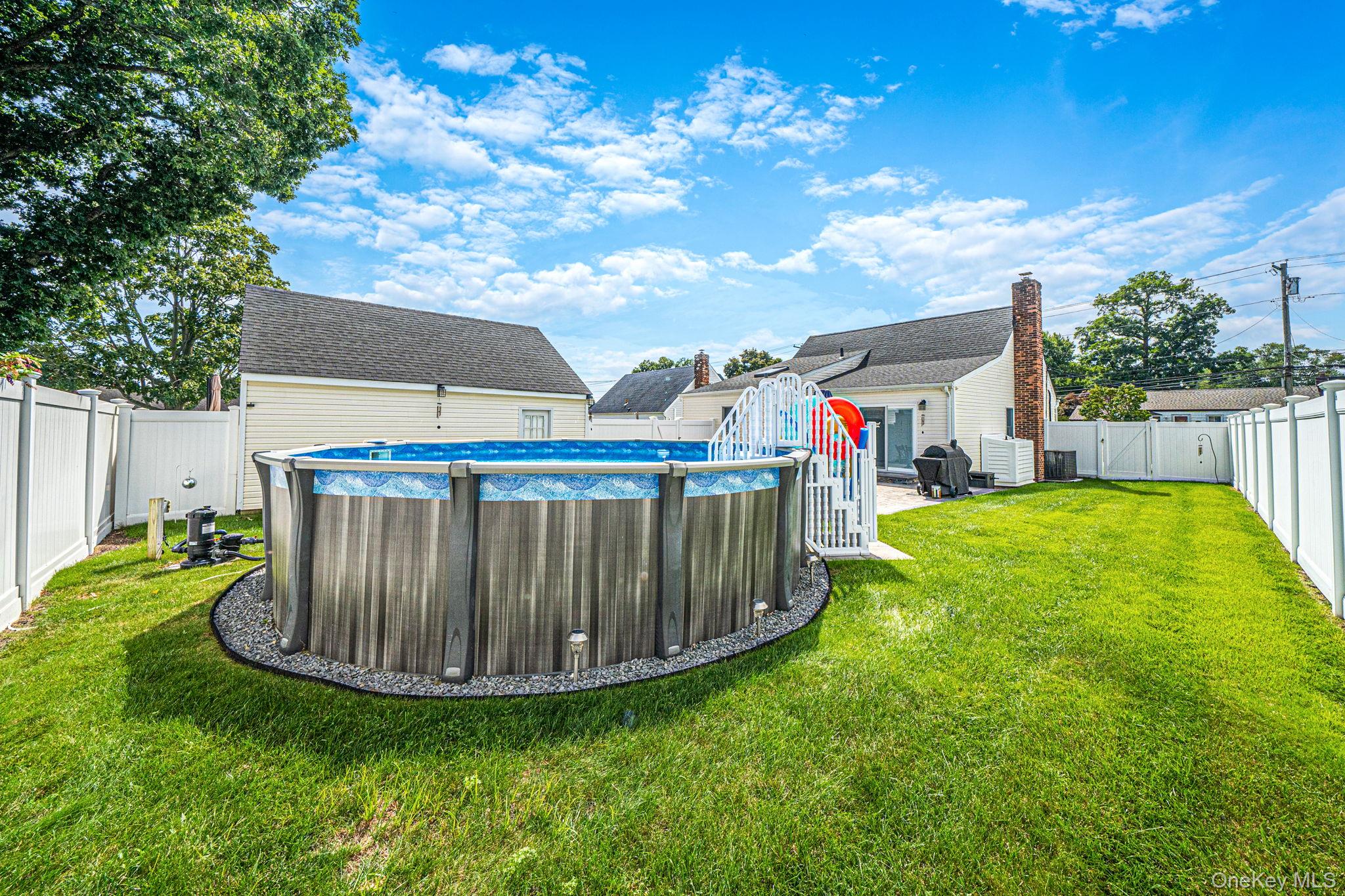 525 Secatogue Avenue Property Photo 30