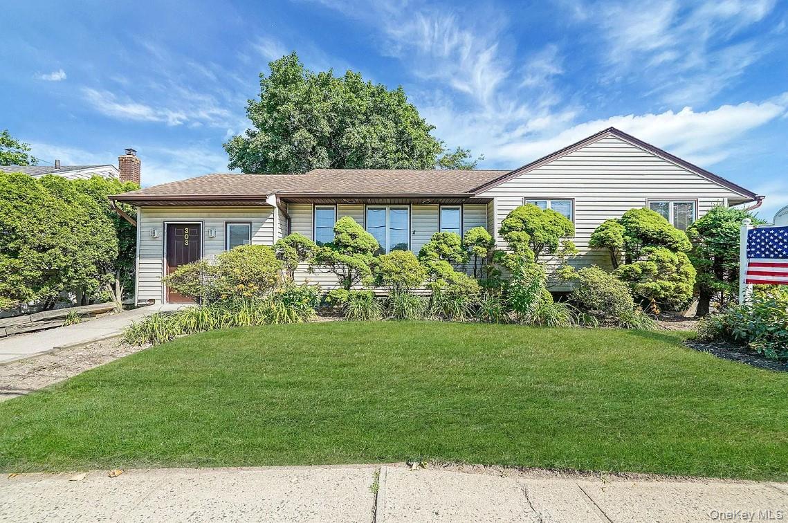 303 Woodbury Road Property Photo 1