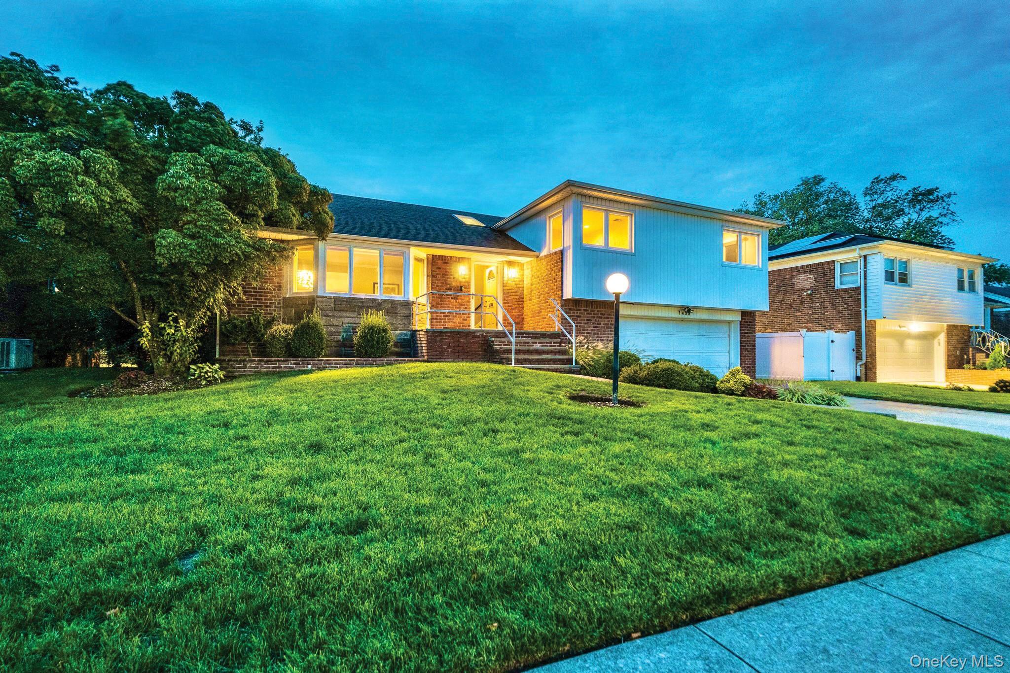 1499 Eric Lane Property Photo 1