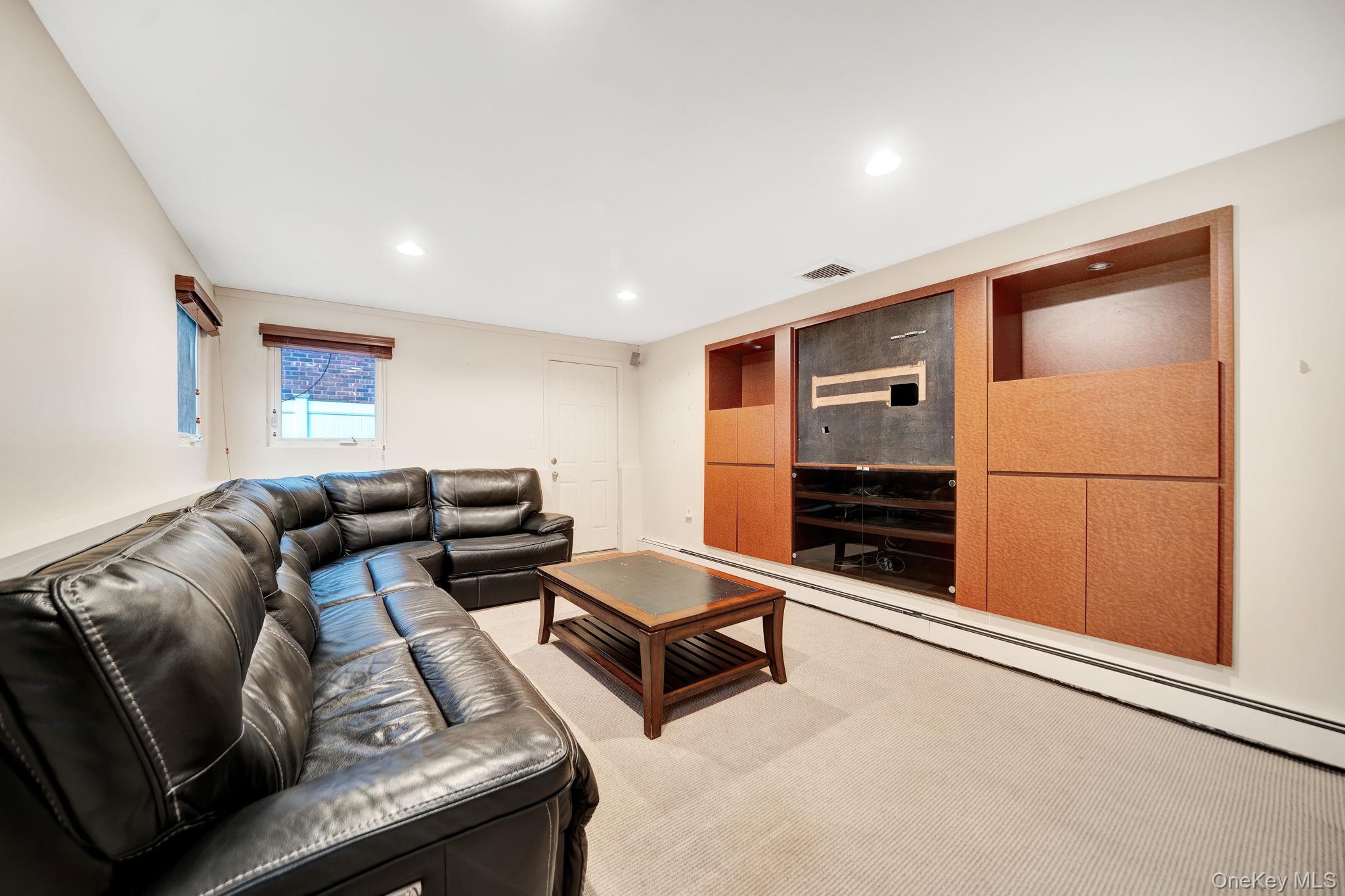 1499 Eric Lane Property Photo 33