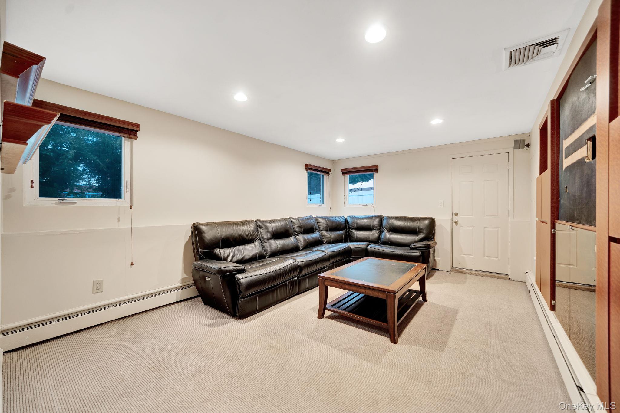 1499 Eric Lane Property Photo 34