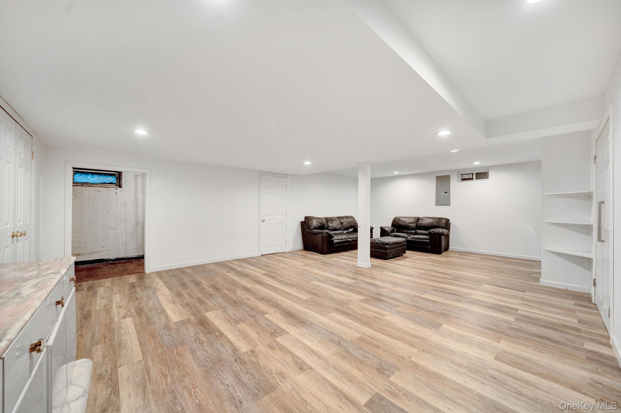 1499 Eric Lane Property Photo 38