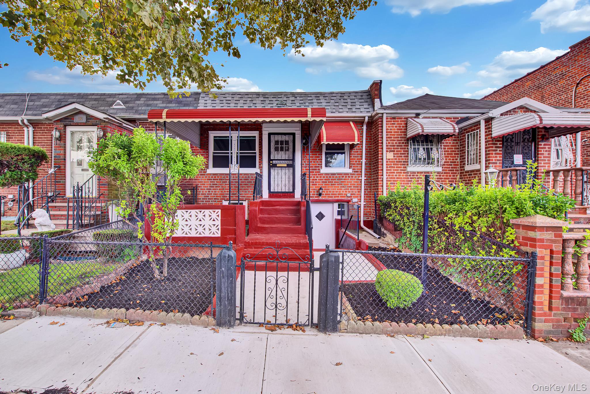 112 E 45th Street Property Photo 1