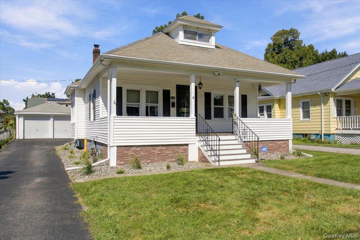 8 E Willow Street Property Photo 1