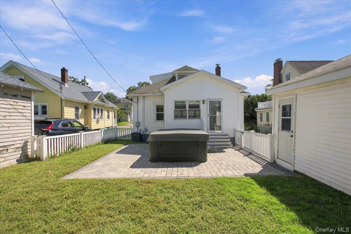 8 E Willow Street Property Photo 2