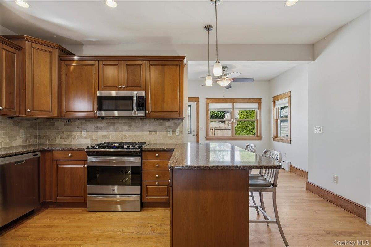8 E Willow Street Property Photo 3