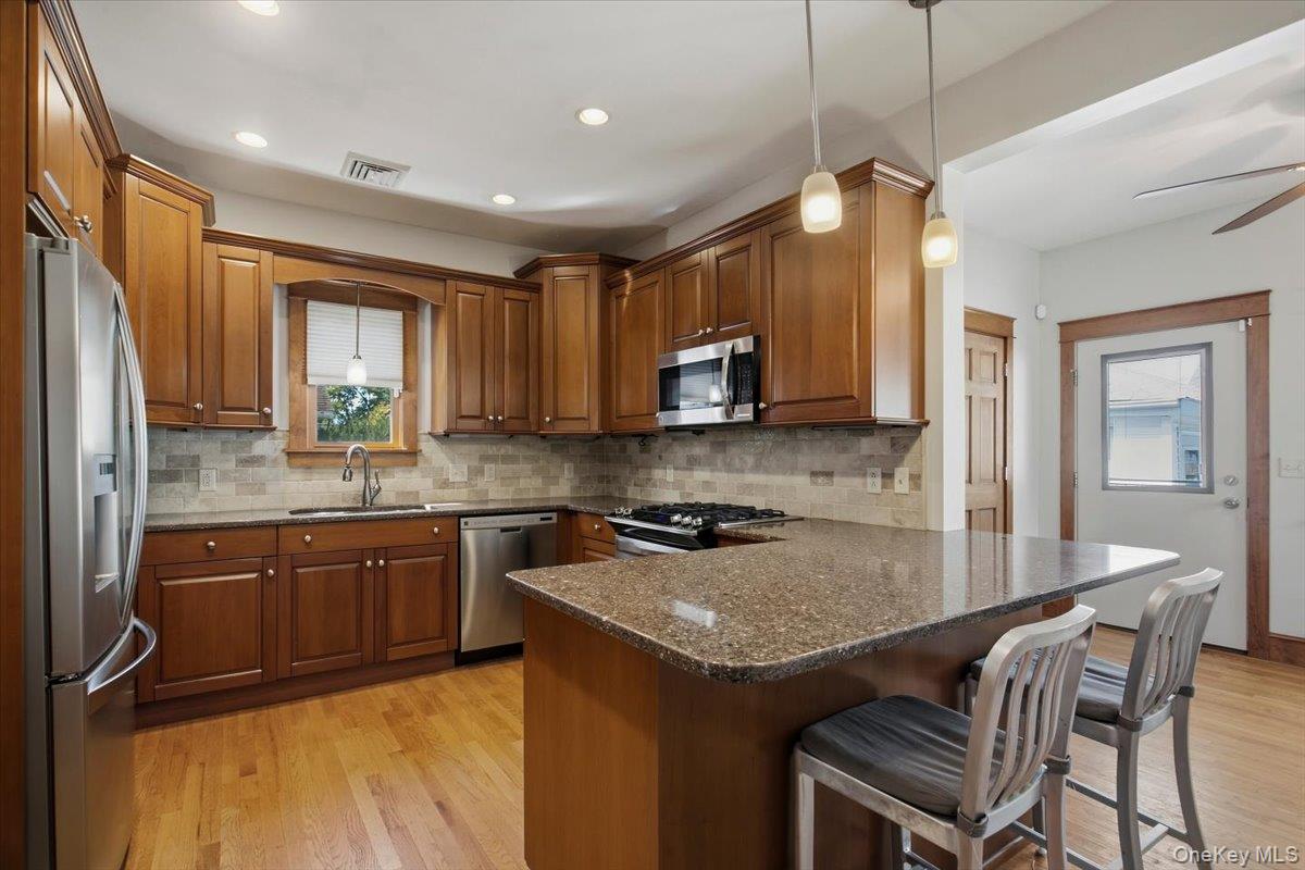 8 E Willow Street Property Photo 4