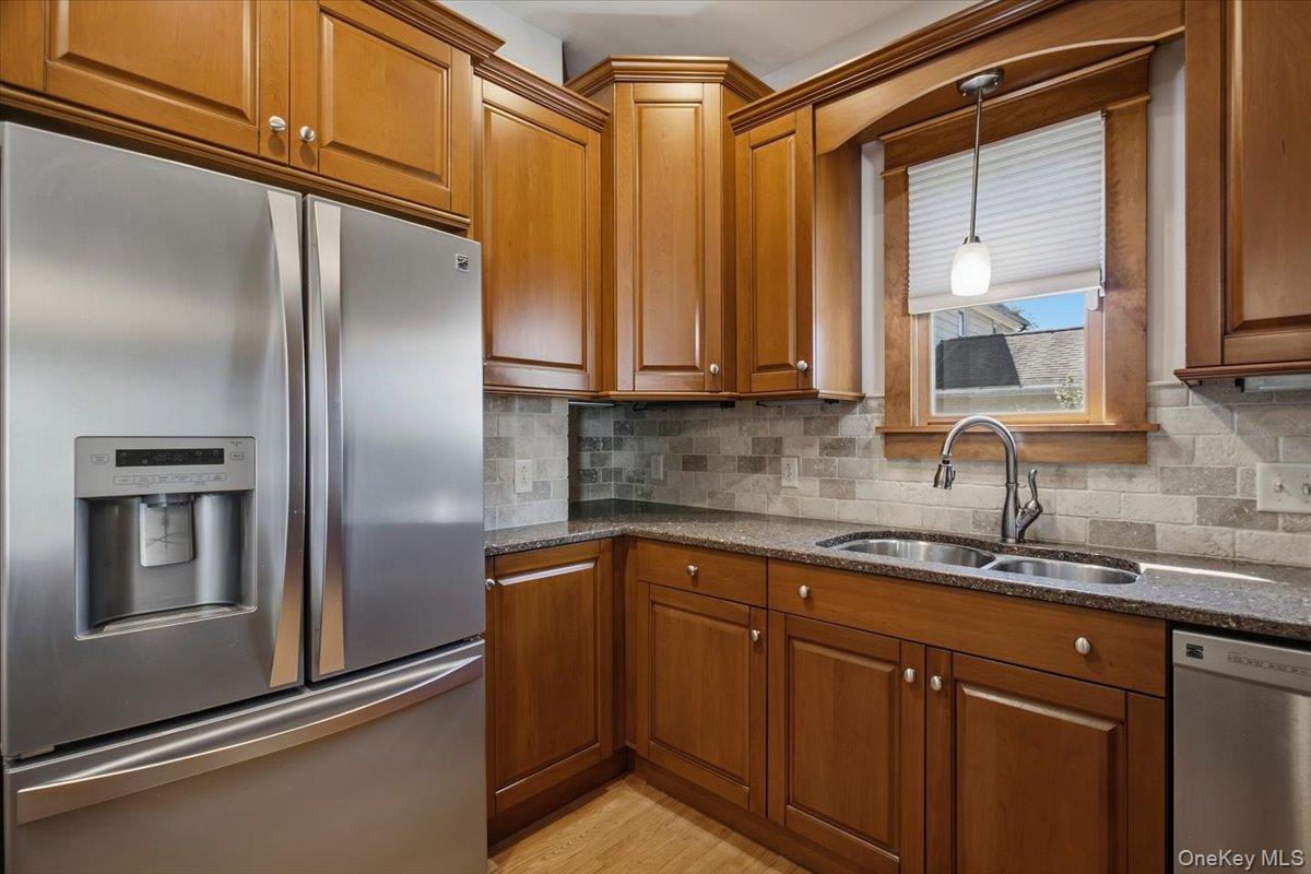 8 E Willow Street Property Photo 6