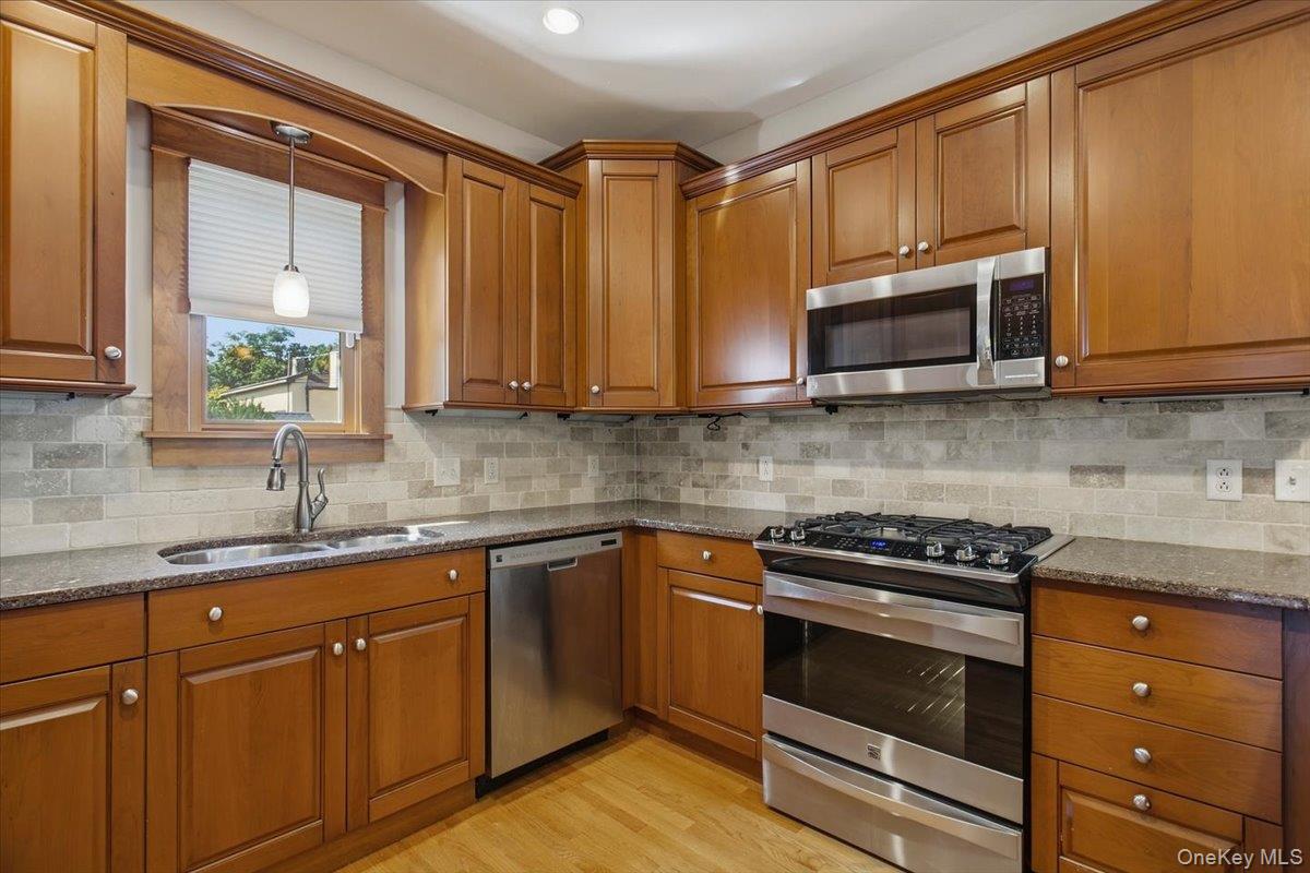 8 E Willow Street Property Photo 7