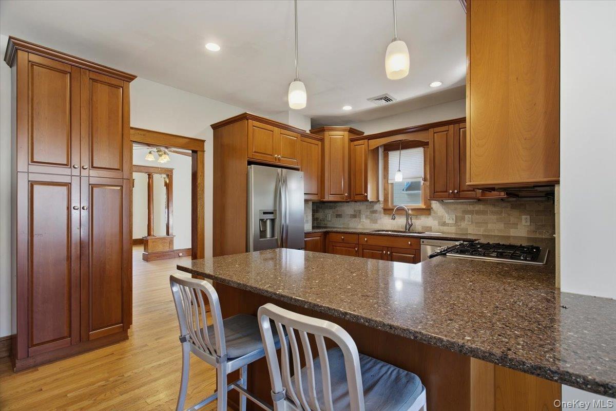 8 E Willow Street Property Photo 8