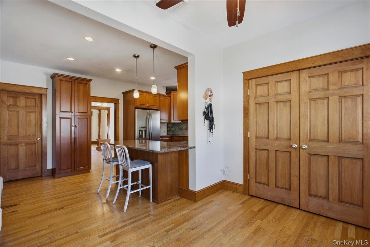 8 E Willow Street Property Photo 9
