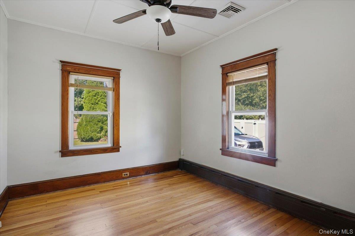 8 E Willow Street Property Photo 17