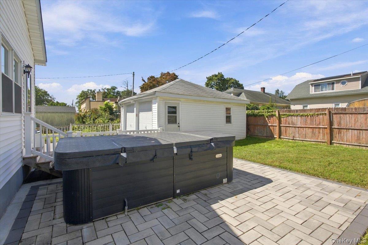 8 E Willow Street Property Photo 32